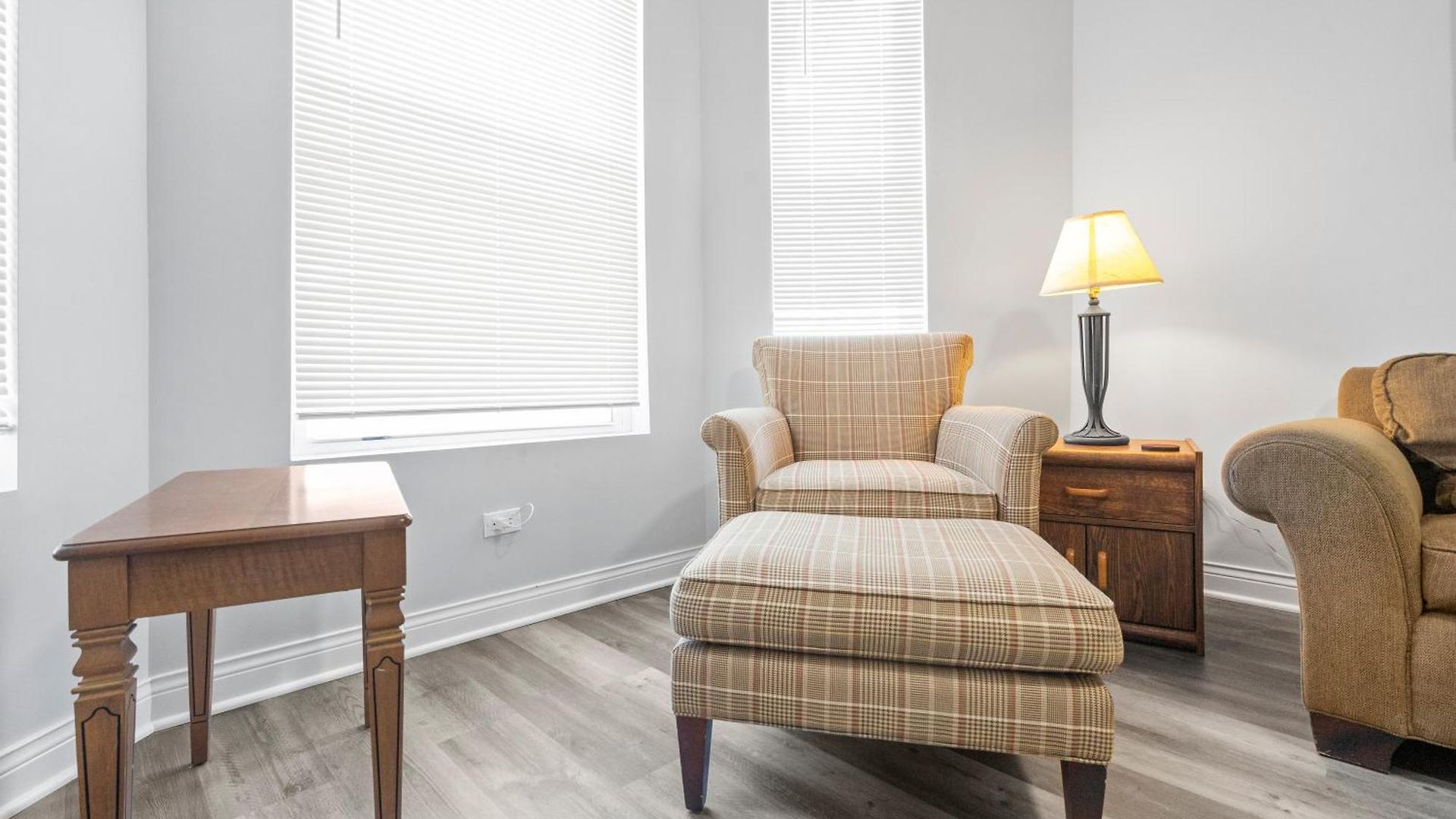 Newly Rehabbed Greystone With 2 Private Apartments, Backyard, Garage, Laundry, Close To Expressway Apartment *