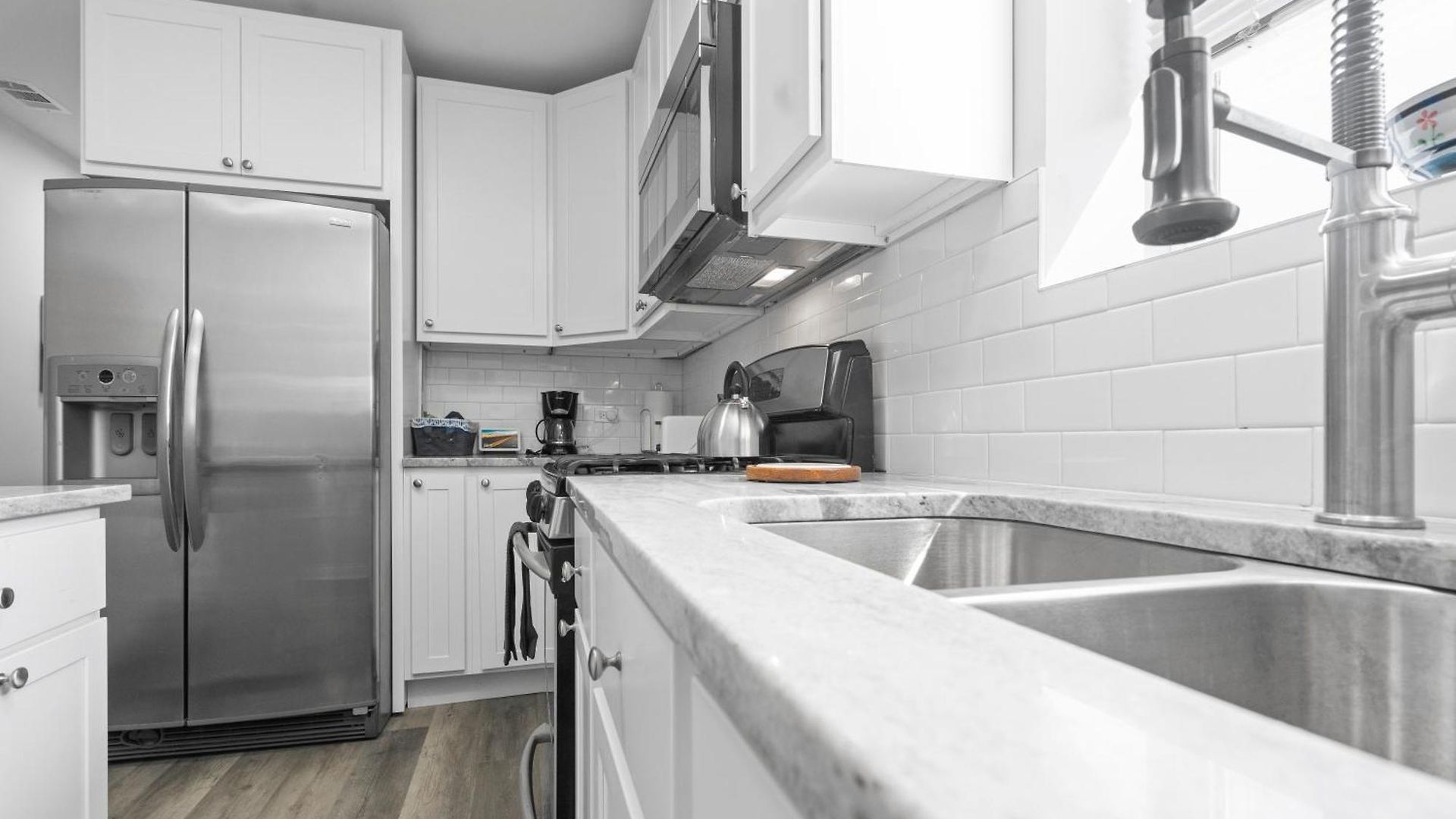 Newly Rehabbed Greystone With 2 Private Apartments, Backyard, Garage, Laundry, Close To Expressway Apartment Chicago
