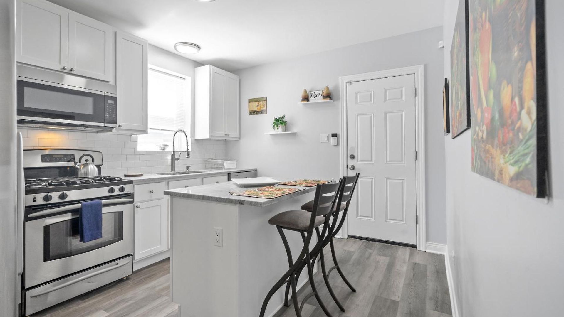 Newly Rehabbed Greystone With 2 Private Apartments, Backyard, Garage, Laundry, Close To Expressway * Chicago