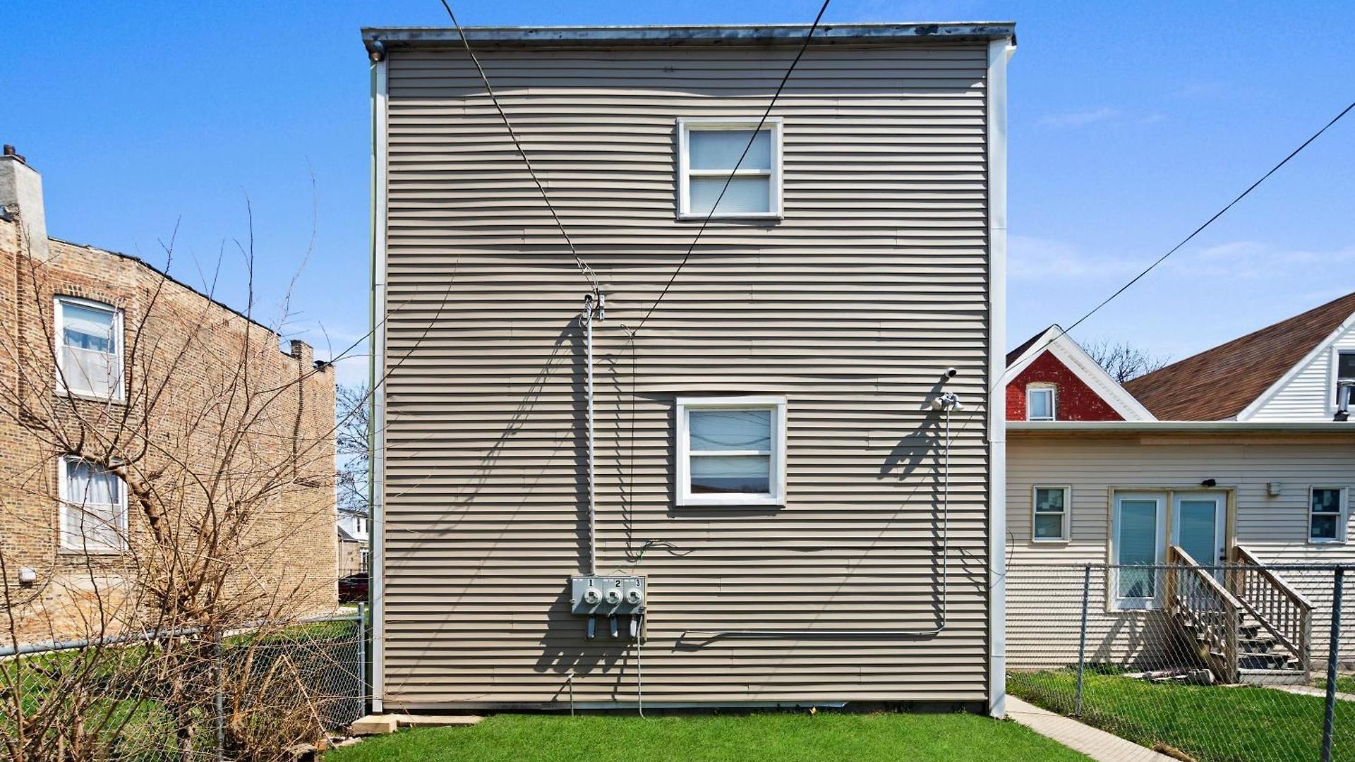 Newly Rehabbed Greystone With 2 Private Apartments, Backyard, Garage, Laundry, Close To Expressway