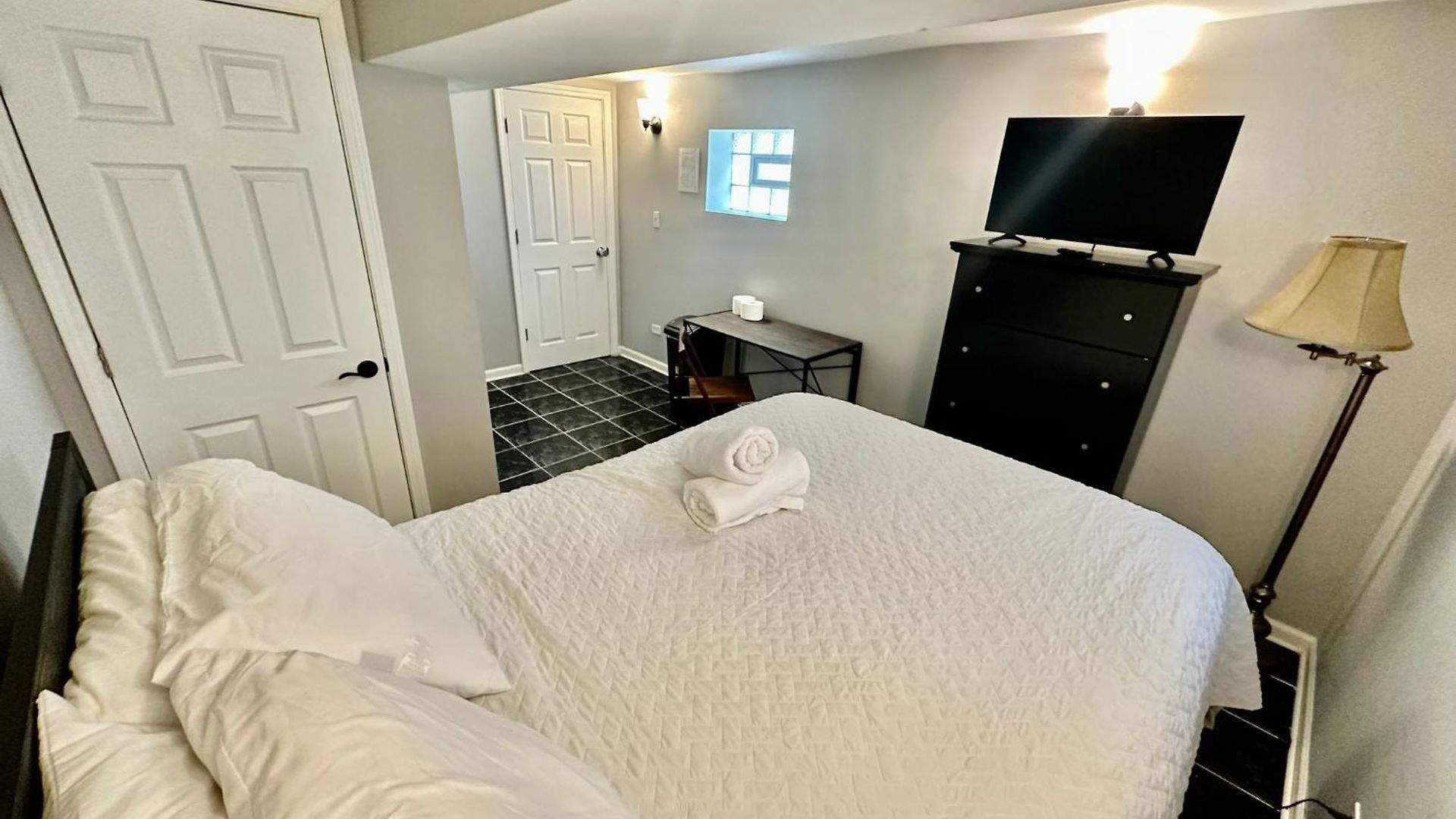 Homestay Close To Downtown - Free Parking