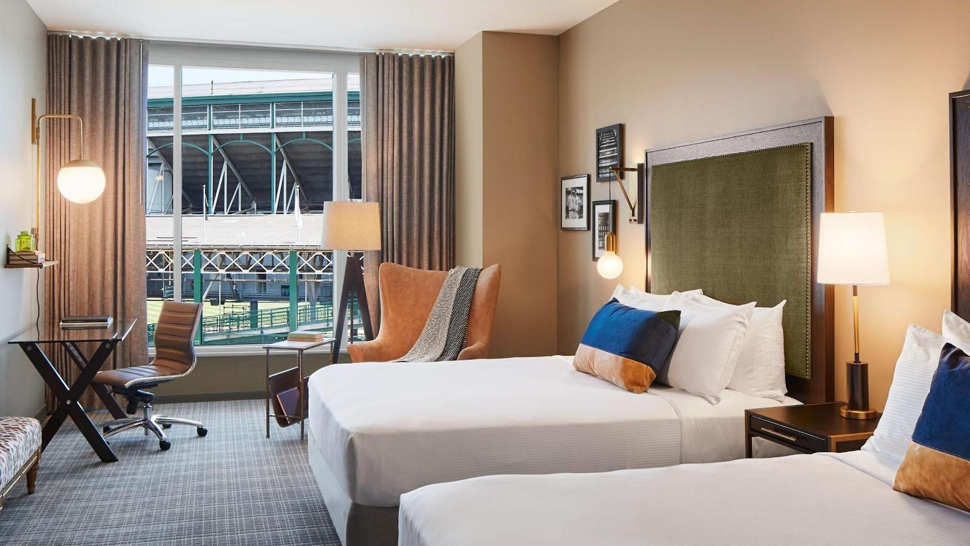 Zachary, Chicago, A Tribute Portfolio Hotel