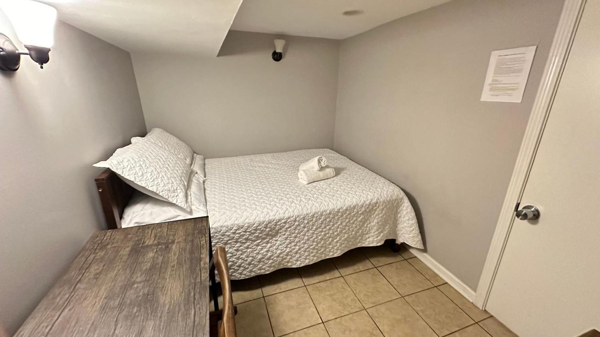 Close To Downtown - Free Parking Homestay