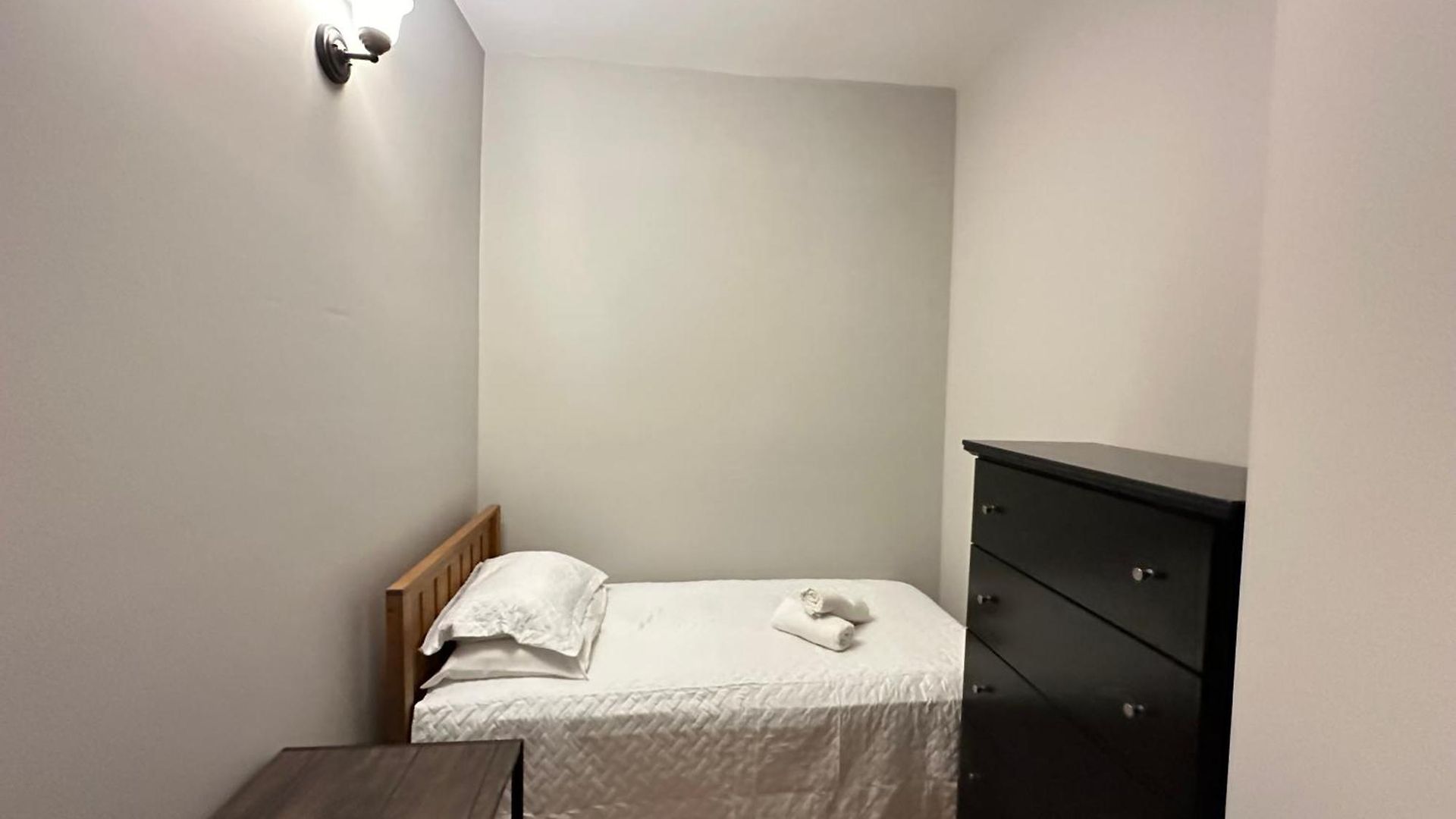 Wonderful Close To Downtown - Free Parking Homestay *