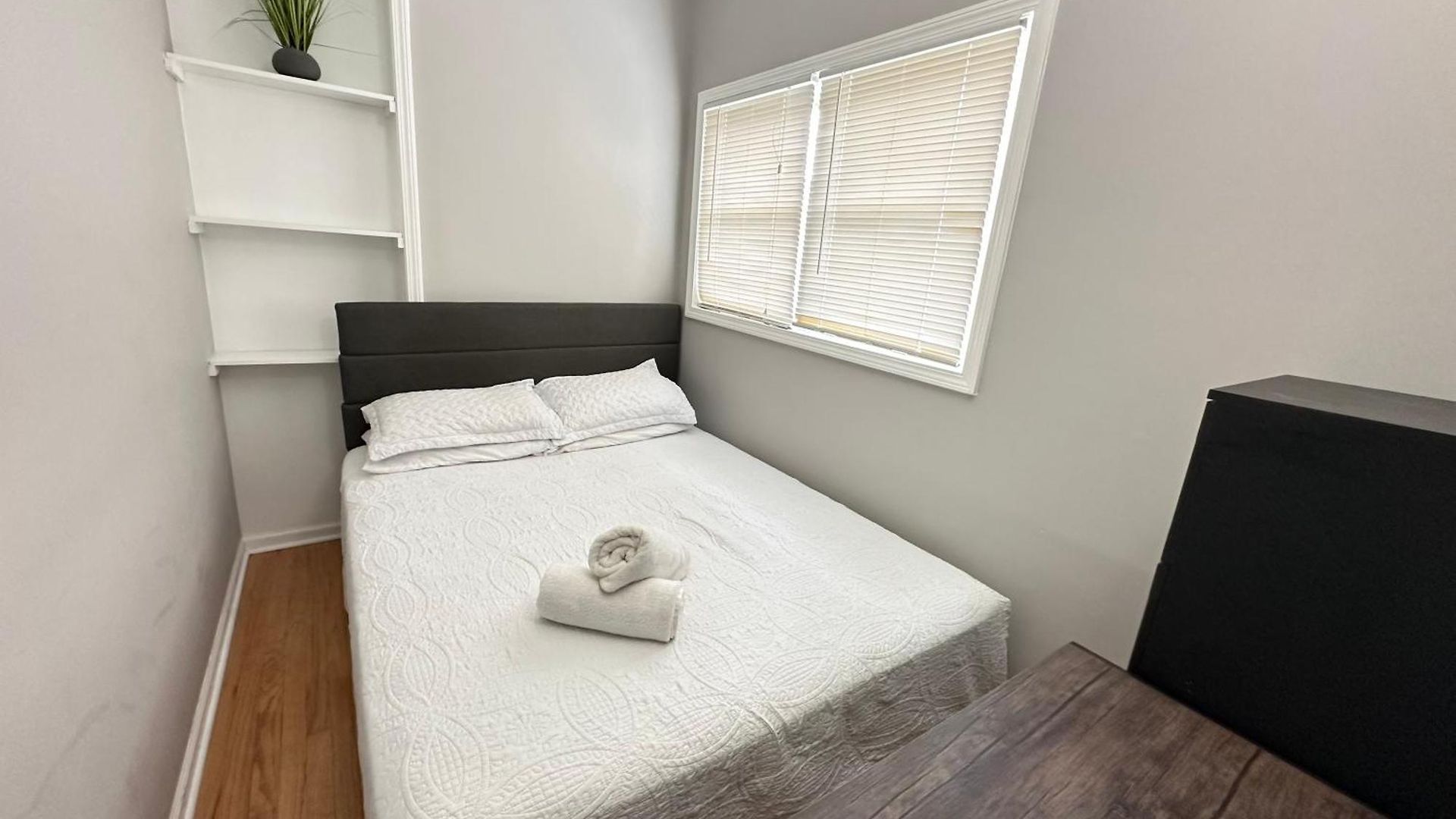 Homestay Wonderful Close To Downtown - Free Parking *