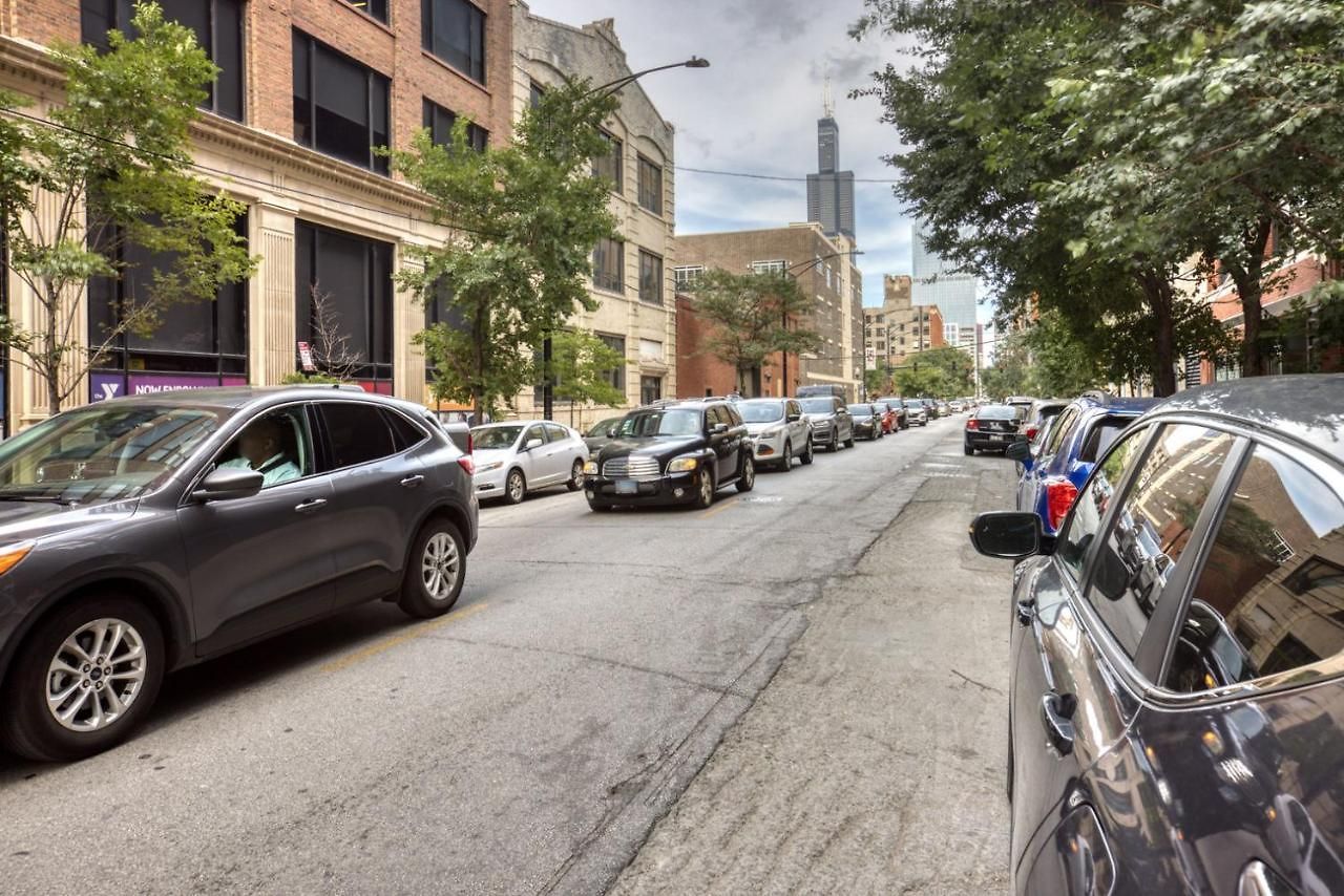 W Loop W Gym Pool Coworking Nr Uic Chi-396 * Chicago