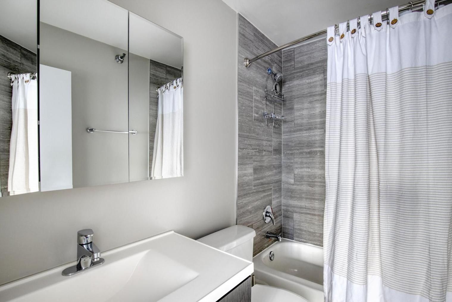 Gold Coast 2br W Outdoor Terrace Nr Beach L Chi-1016 Chicago