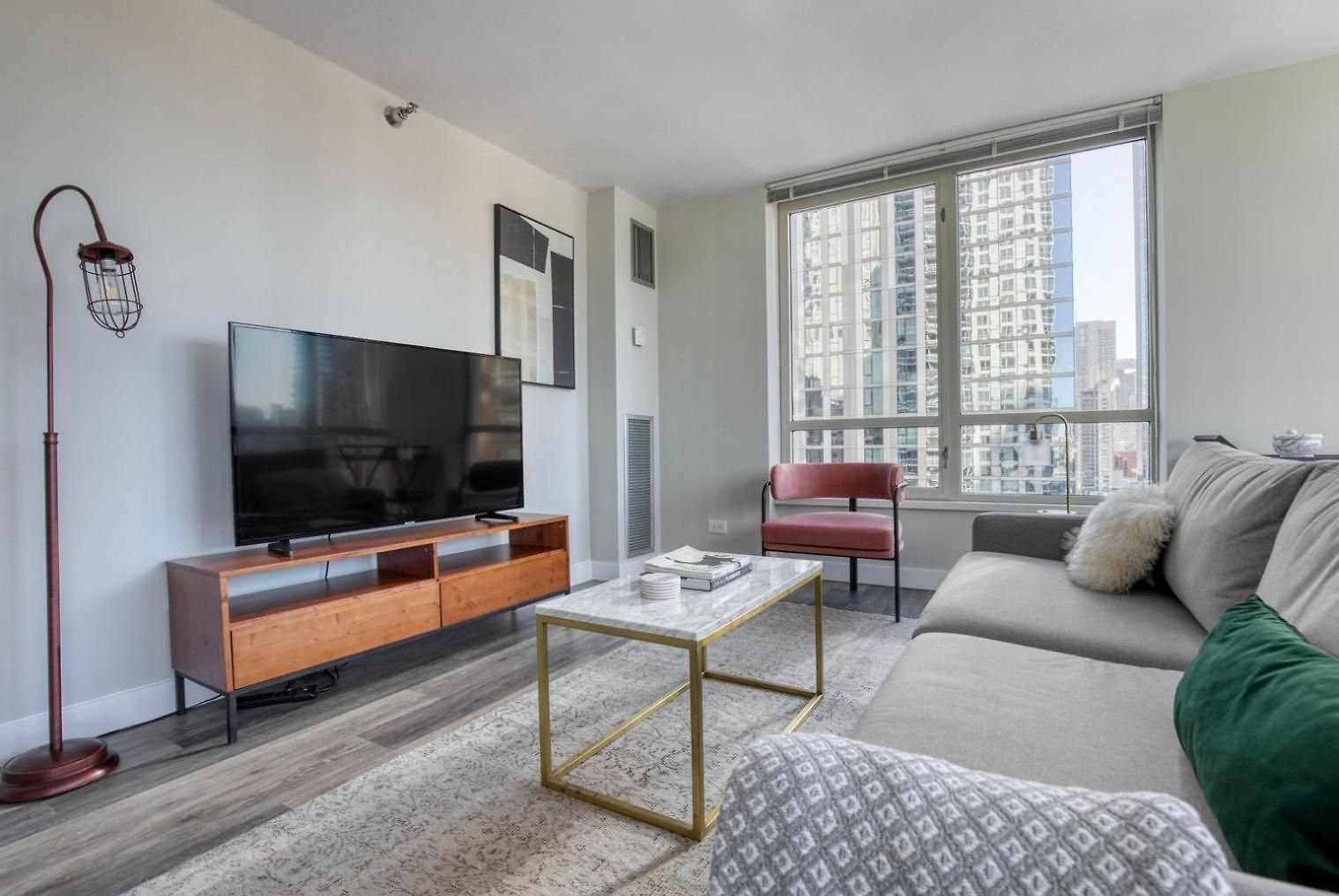 Gold Coast 2br W Outdoor Terrace Nr Beach L Chi-1016 Apartment