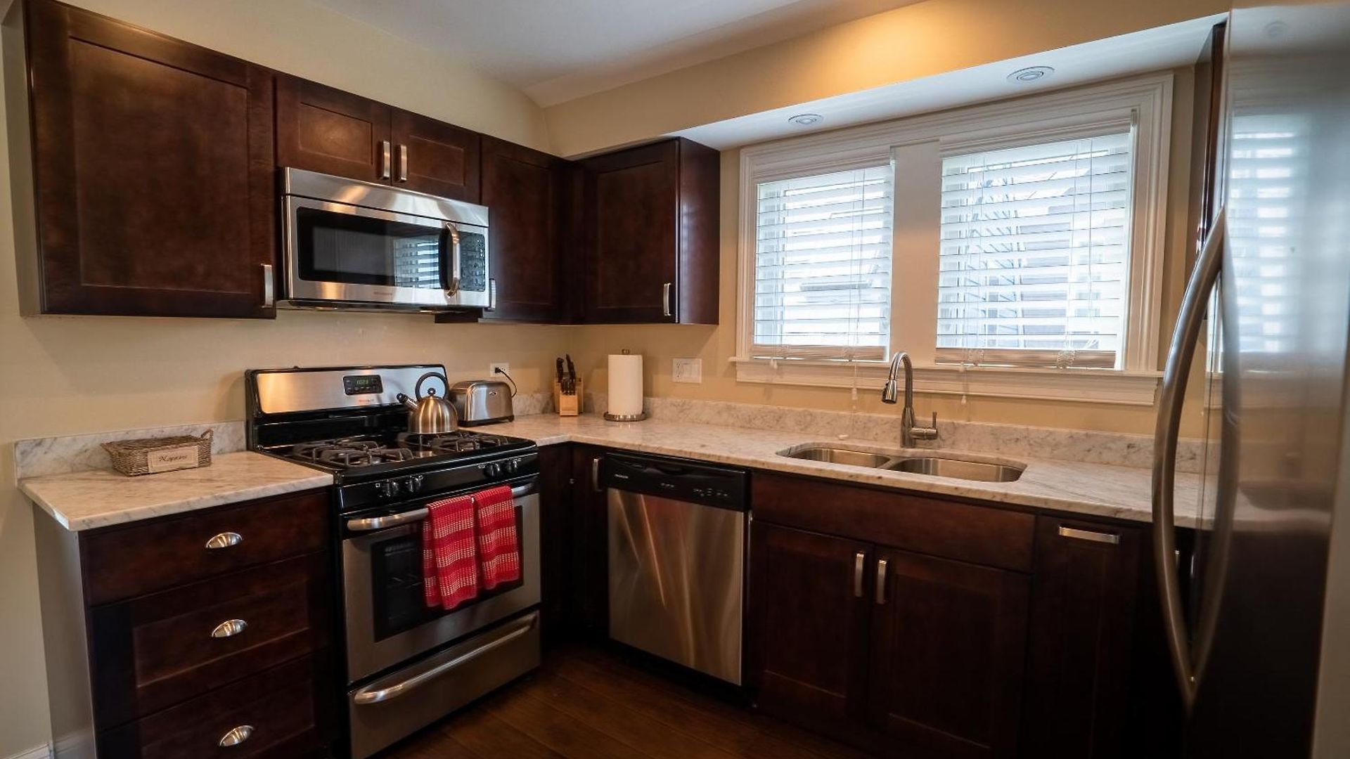 Roscoe Village Apartment Chicago