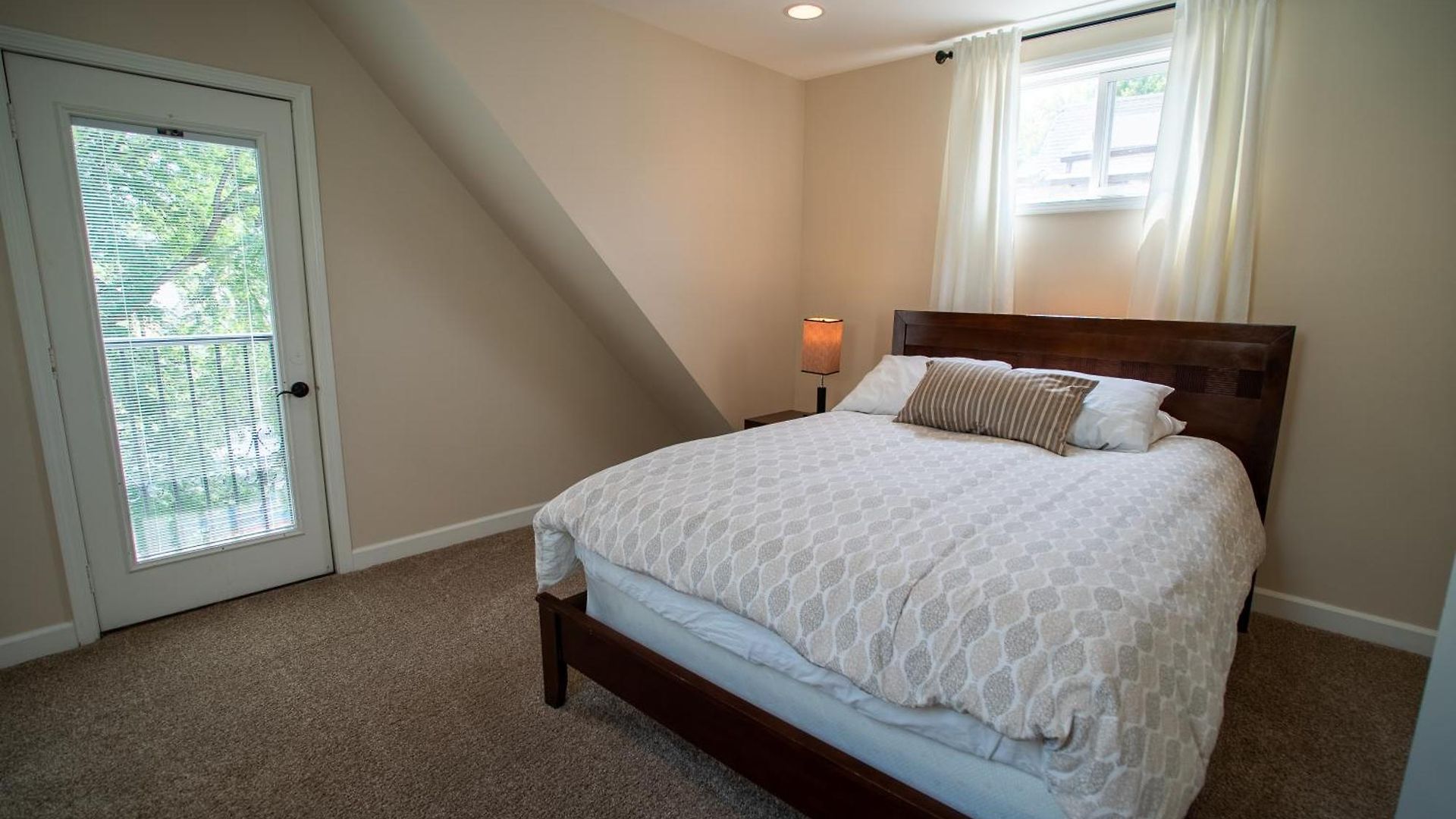 Roscoe Village Apartment *