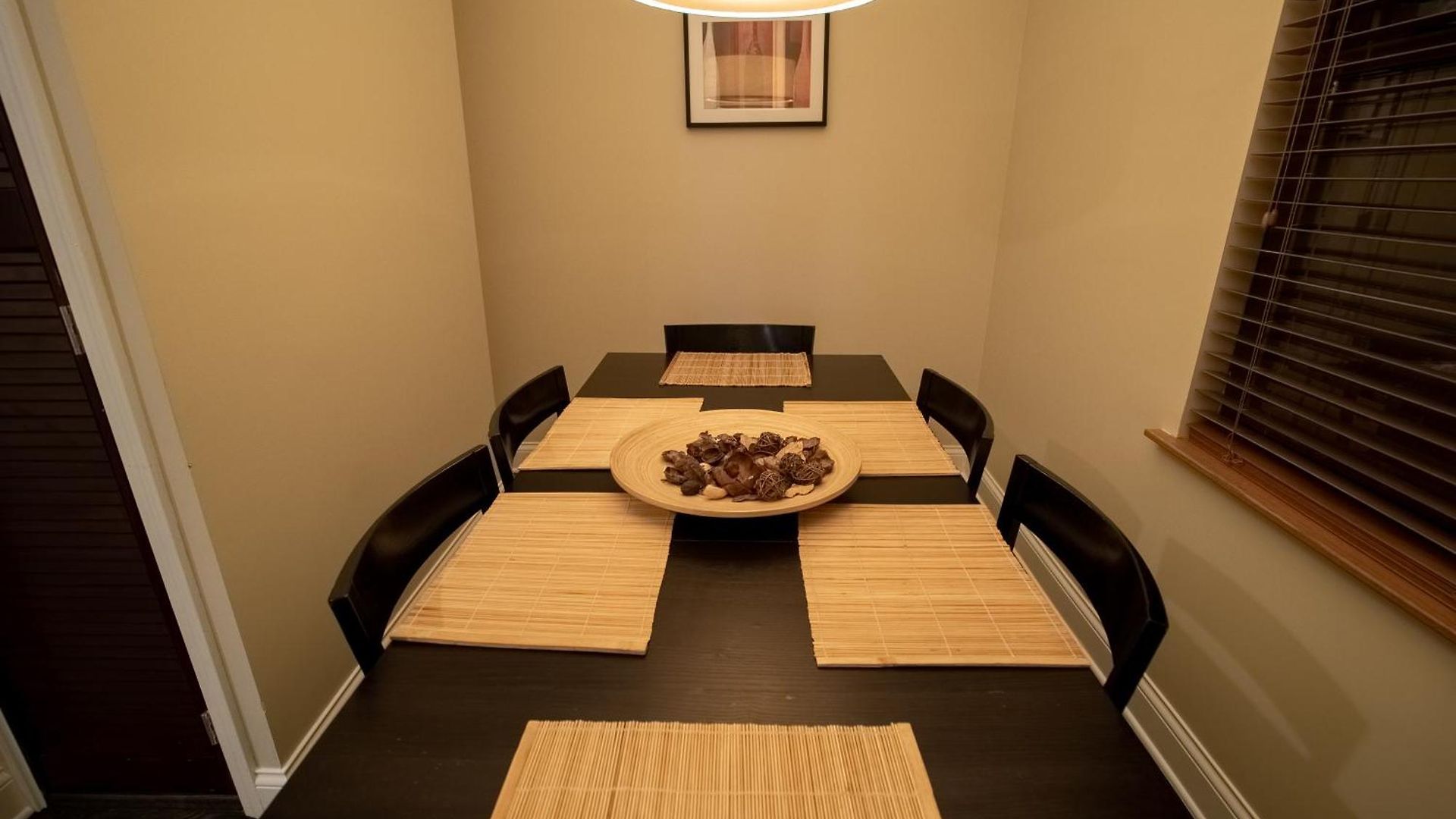 Roscoe Village Apartment *