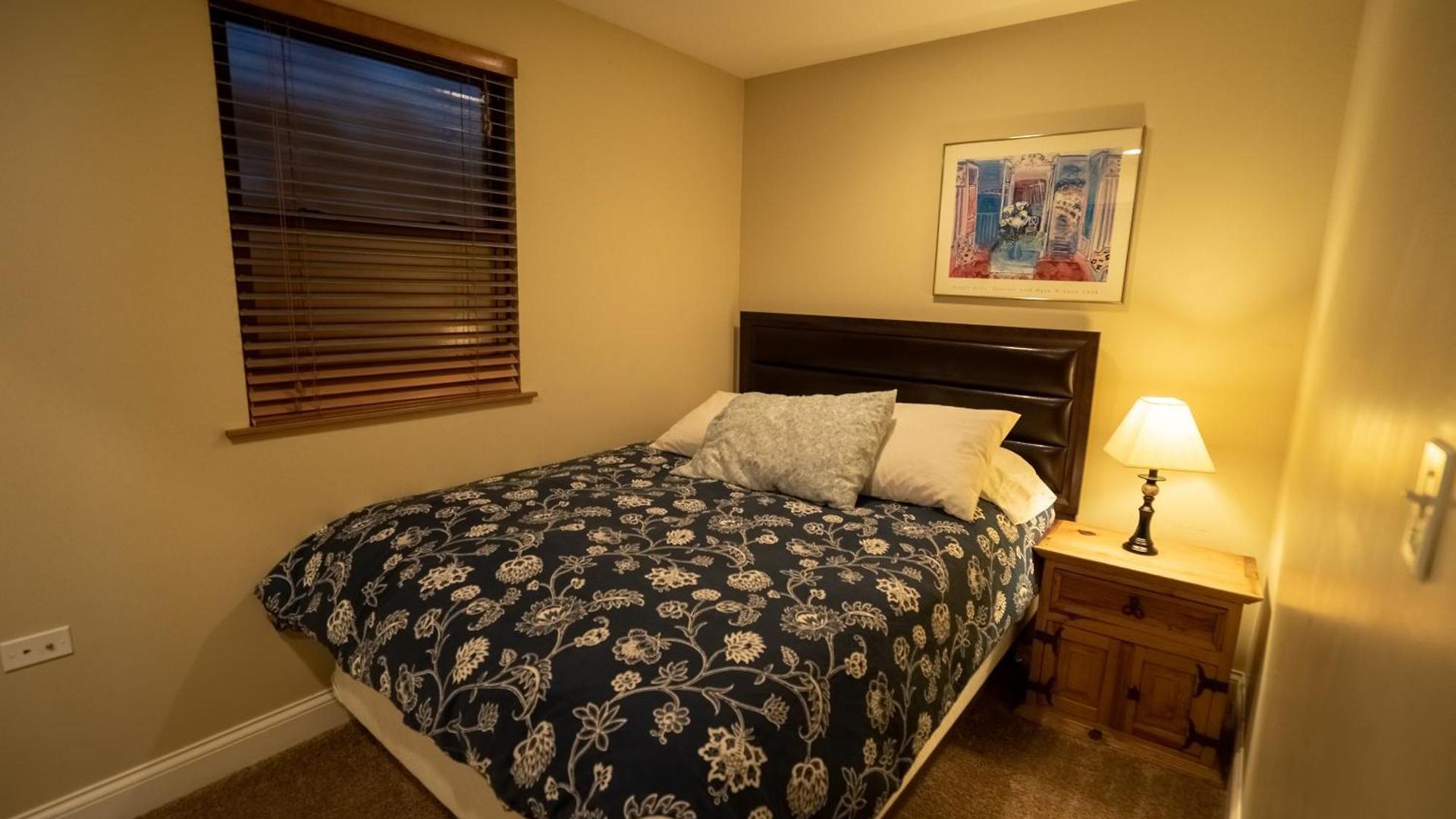 Roscoe Village Apartment Chicago