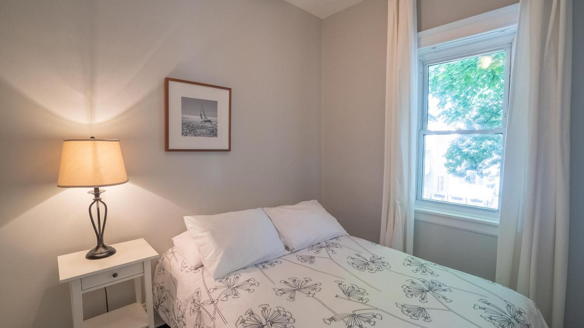 Roscoe Village Apartment Chicago