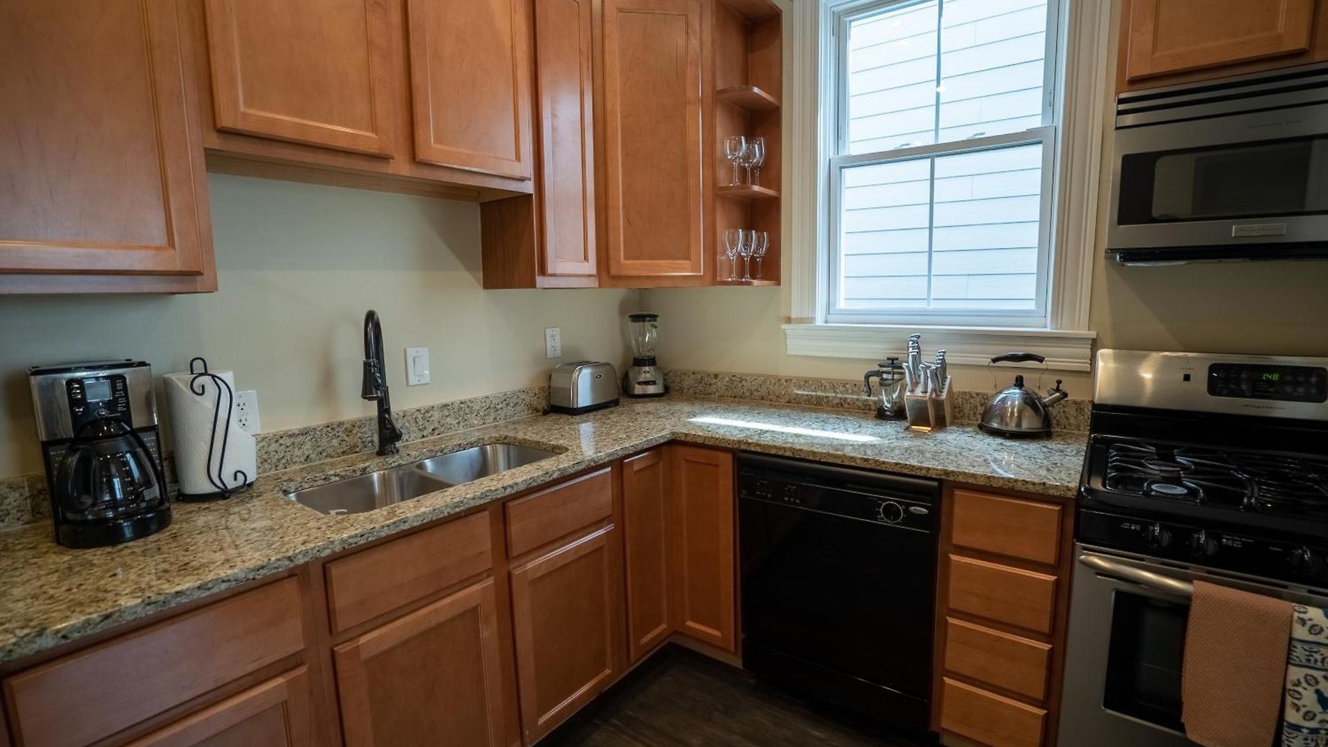 Roscoe Village Apartment