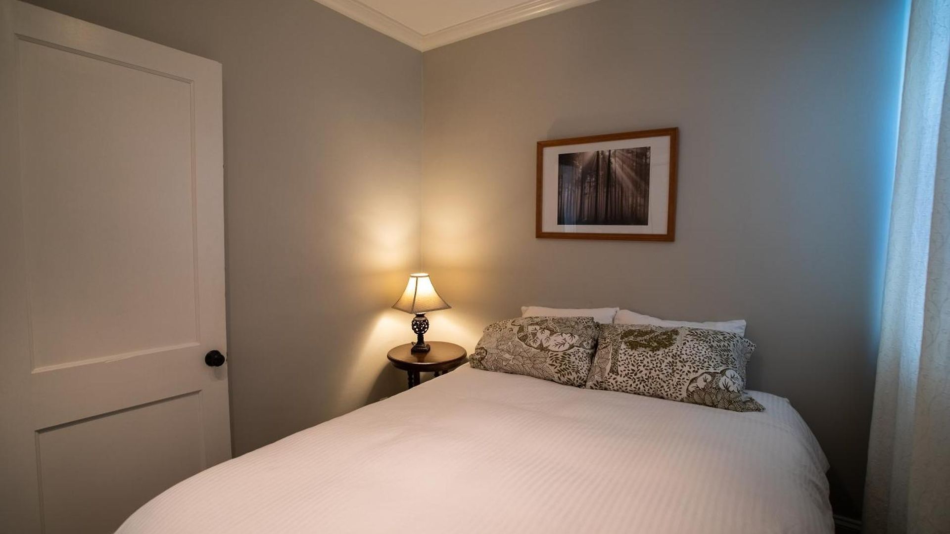 Roscoe Village Apartment *
