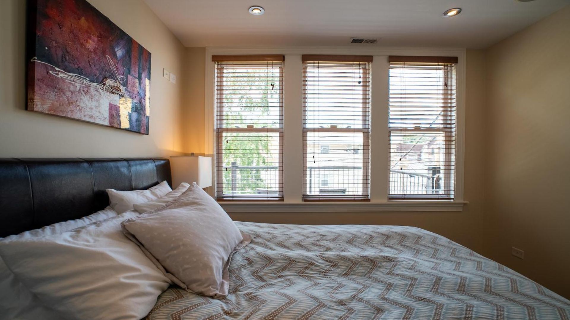 Roscoe Village Apartment Chicago