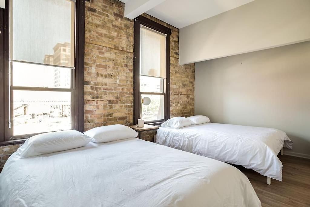 Beautifully Remodeled Second Floor Flat In River North - 2n Apartment