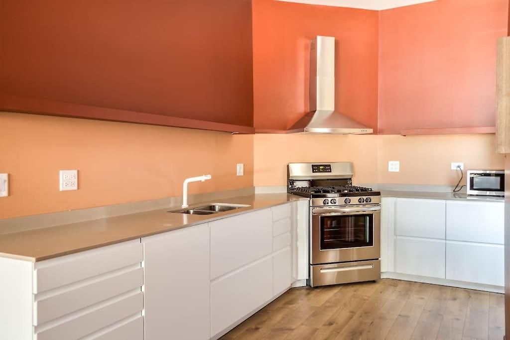 Apartment Beautifully Remodeled Second Floor Flat In River North - 2n Chicago