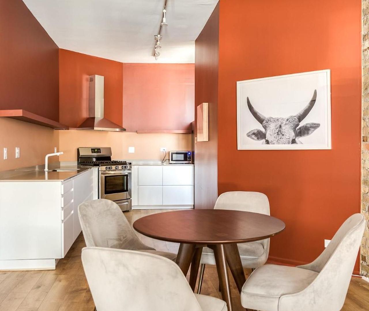 Beautifully Remodeled Second Floor Flat In River North - 2n *