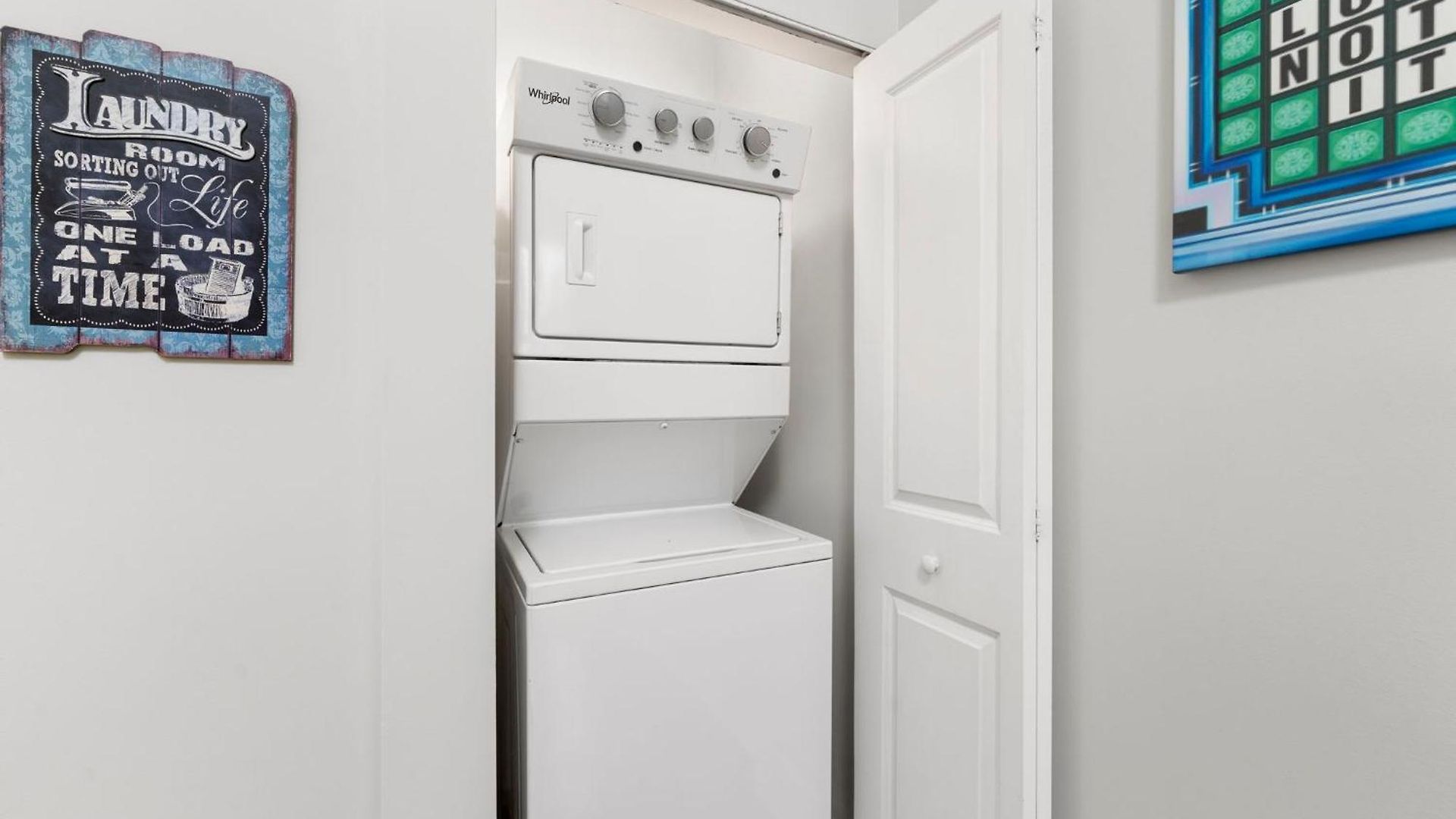 Treasure 4 Bed Getaway Holiday home Chicago