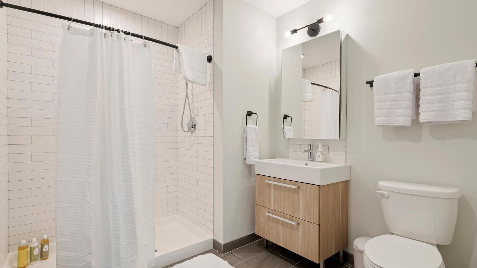 Experience Downtown At Millennium - Luxury In The Loop *