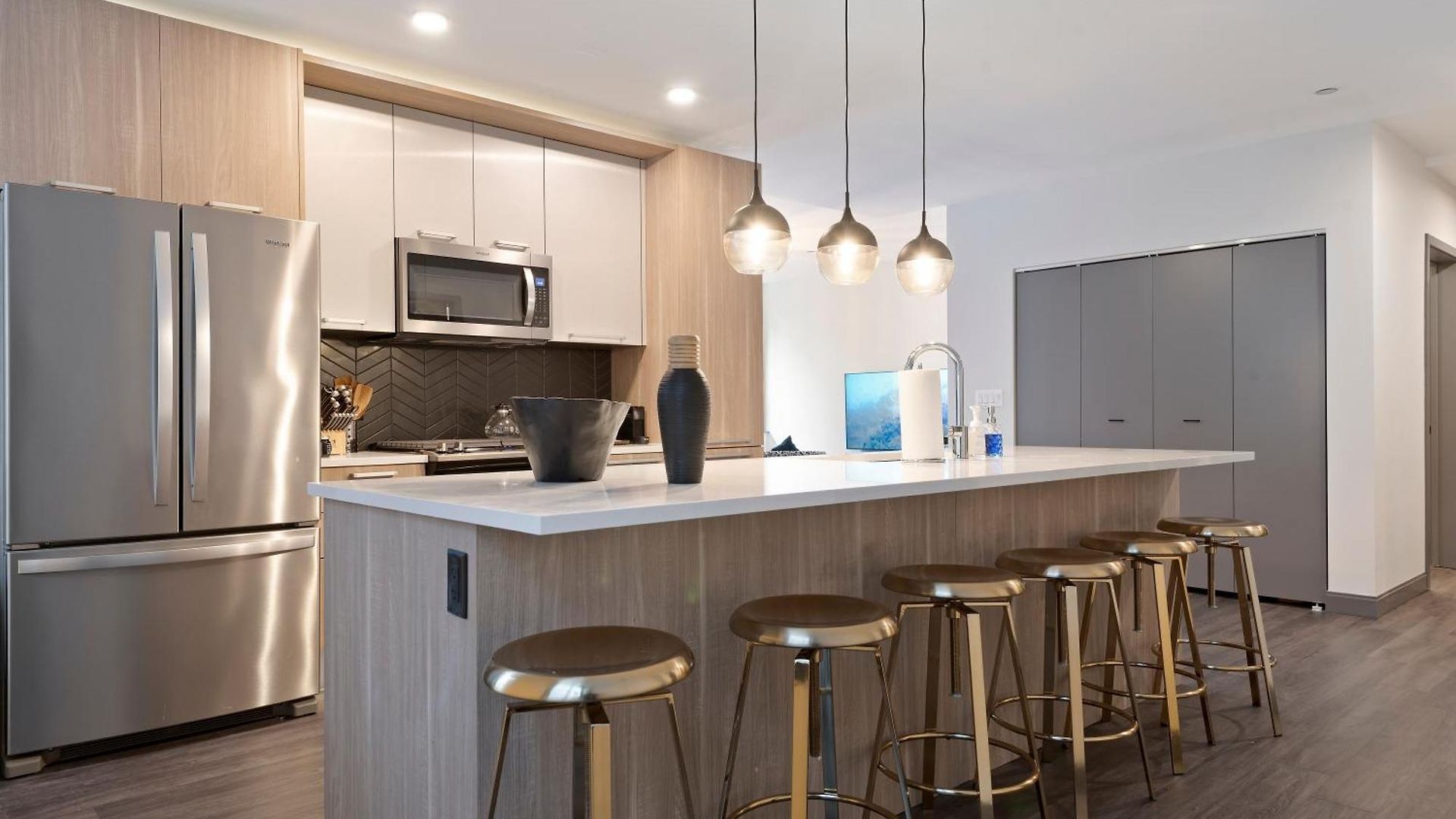 Experience Downtown At Millennium - Luxury In The Loop Apartment