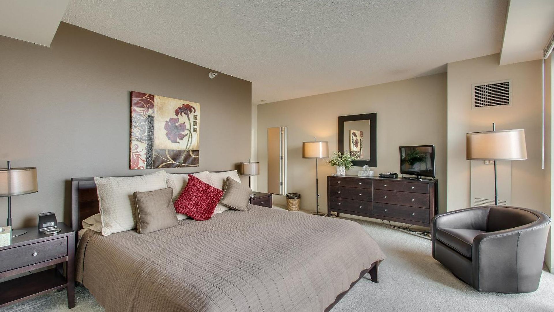 Aparthotel The Penthouse At Grand Plaza 4*