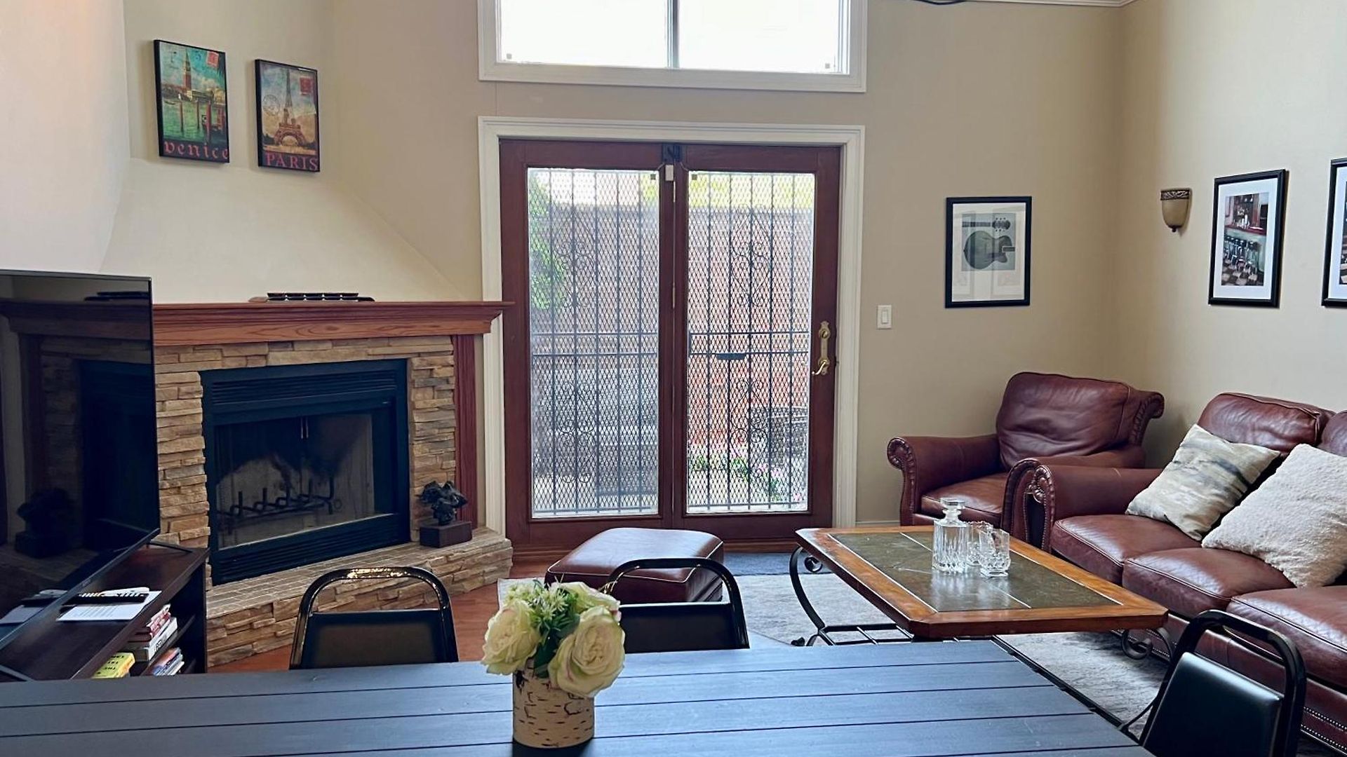 4 Bedroom In Location Parking Fireplace Back Yard Pets Welcome *