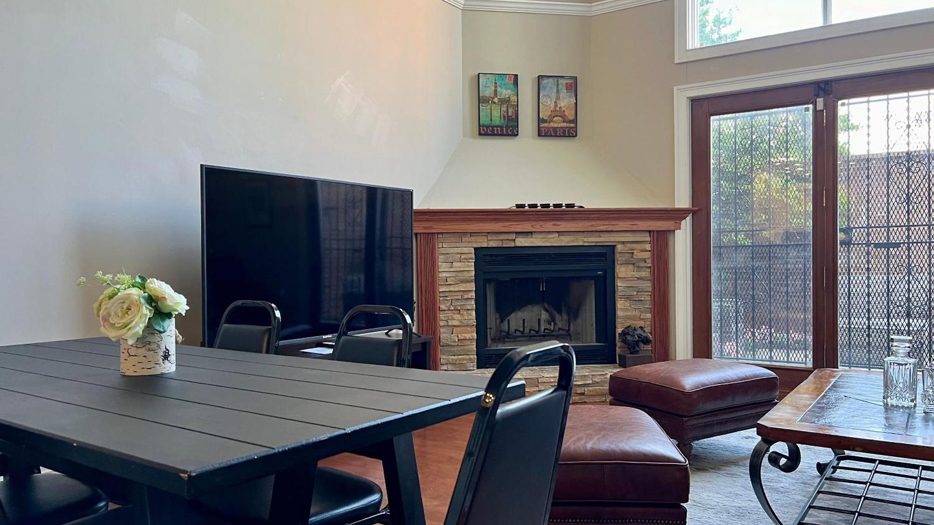 4 Bedroom In Location Parking Fireplace Back Yard Pets Welcome Holiday home