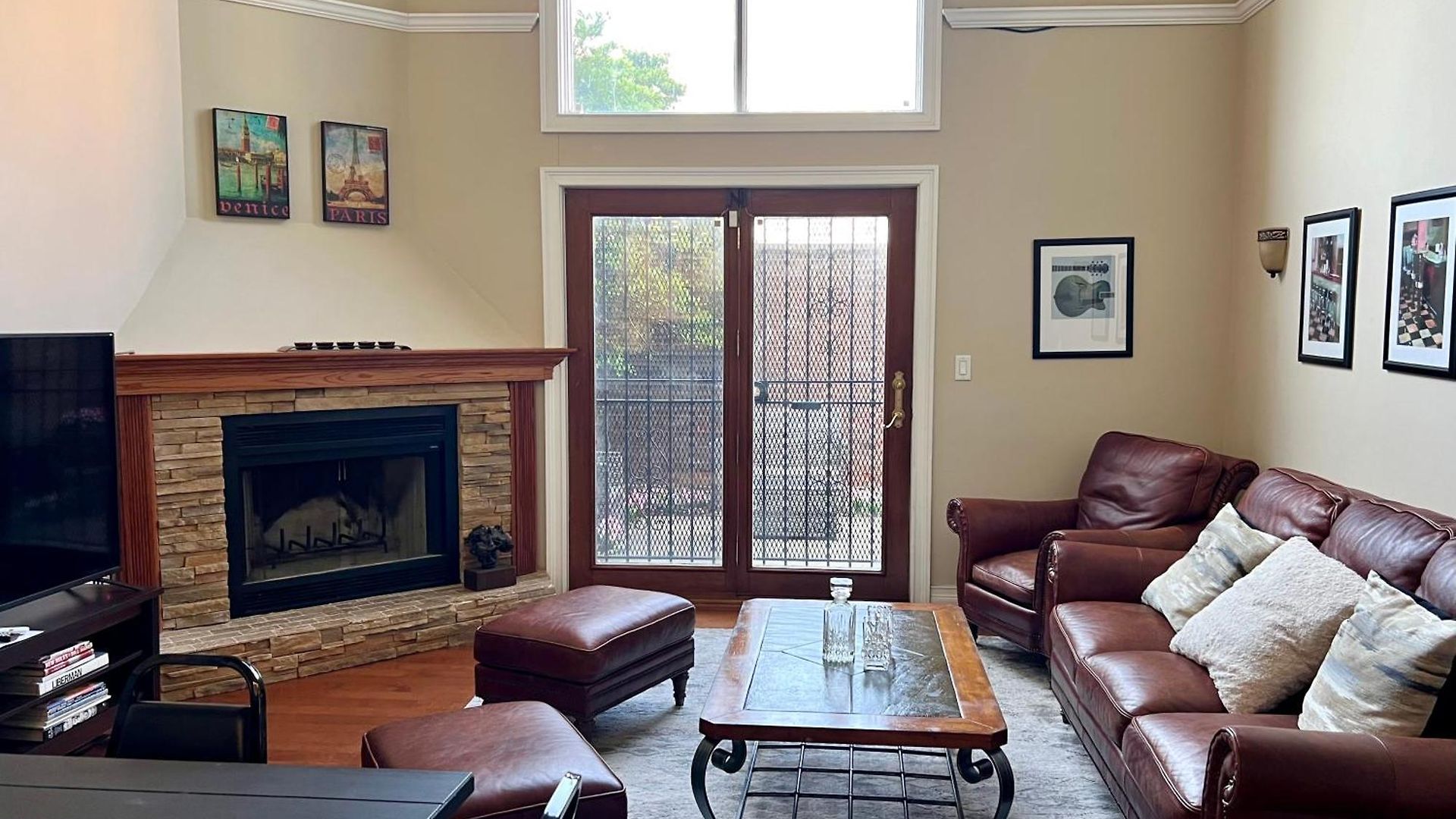 4 Bedroom In Location Parking Fireplace Back Yard Pets Welcome *