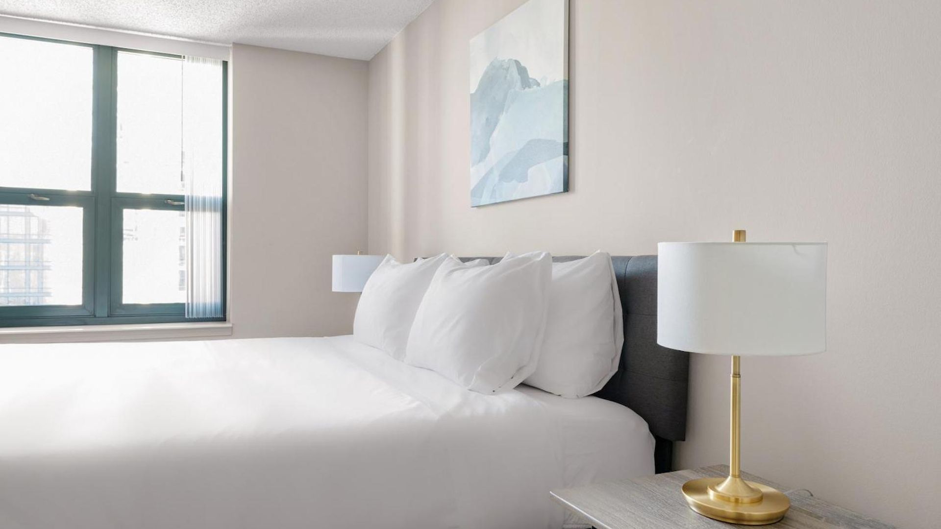 Kasa Magnificent Mile Aparthotel