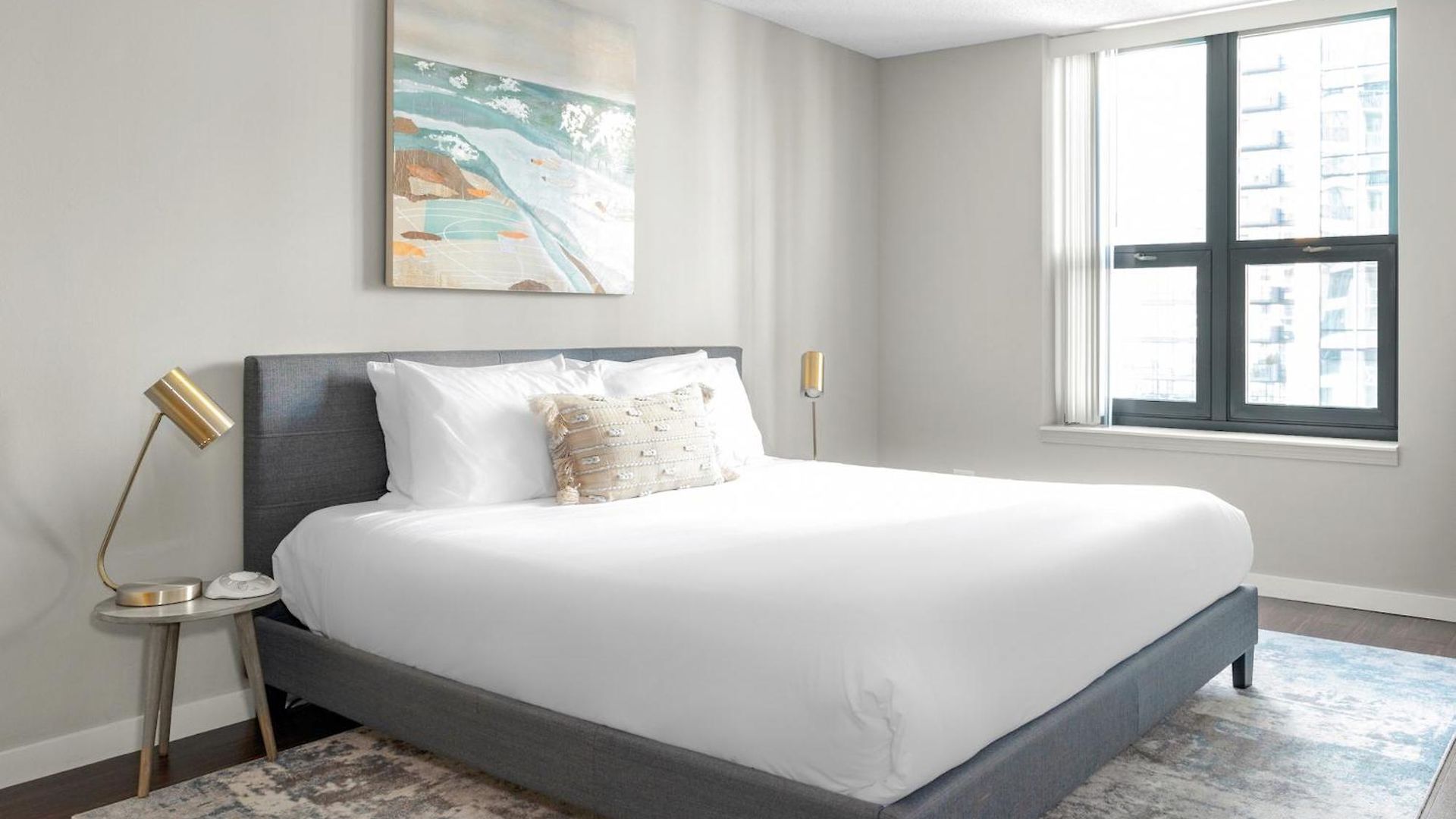 Kasa Magnificent Mile Aparthotel