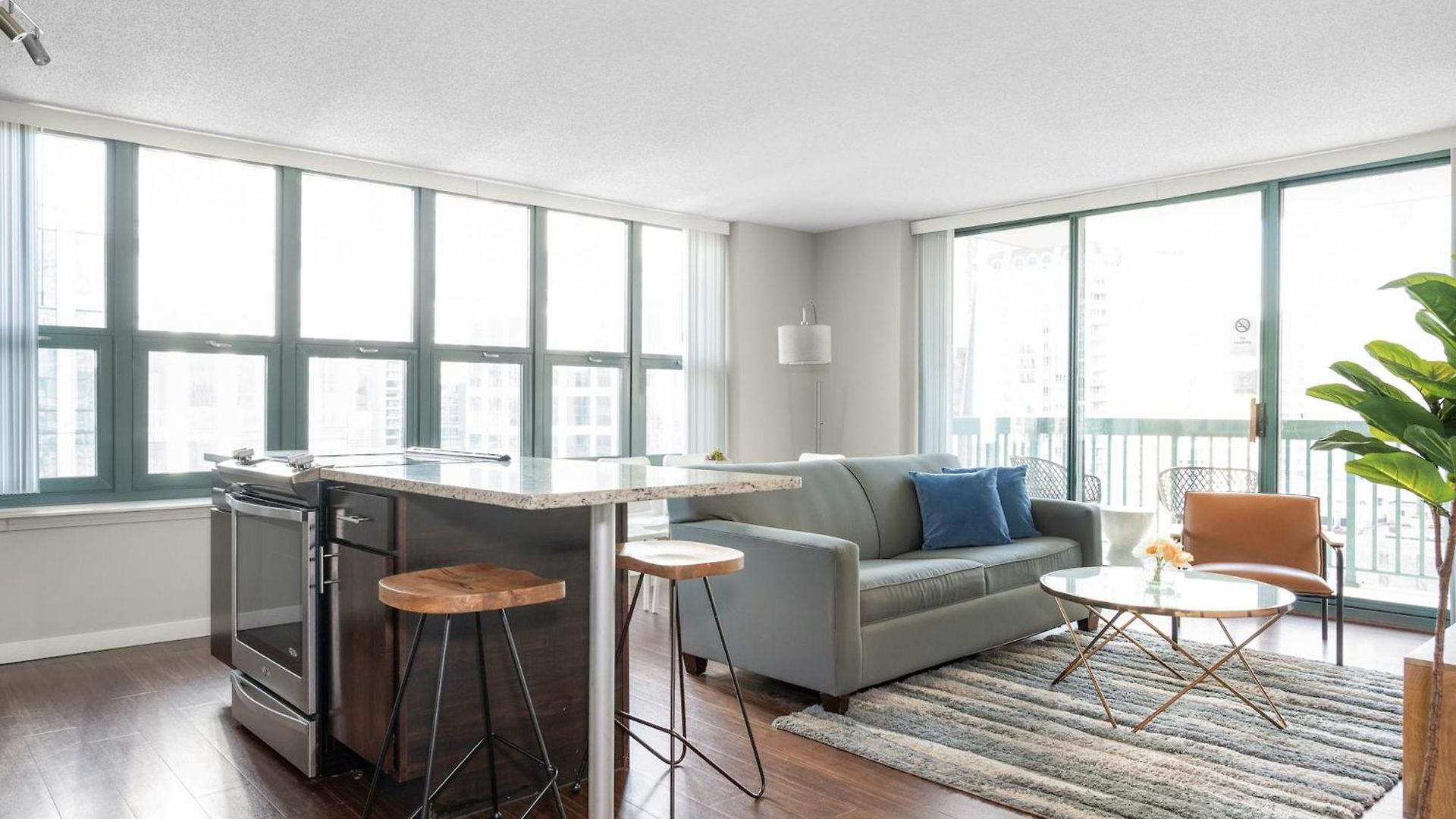 Aparthotel Kasa Magnificent Mile 4*
