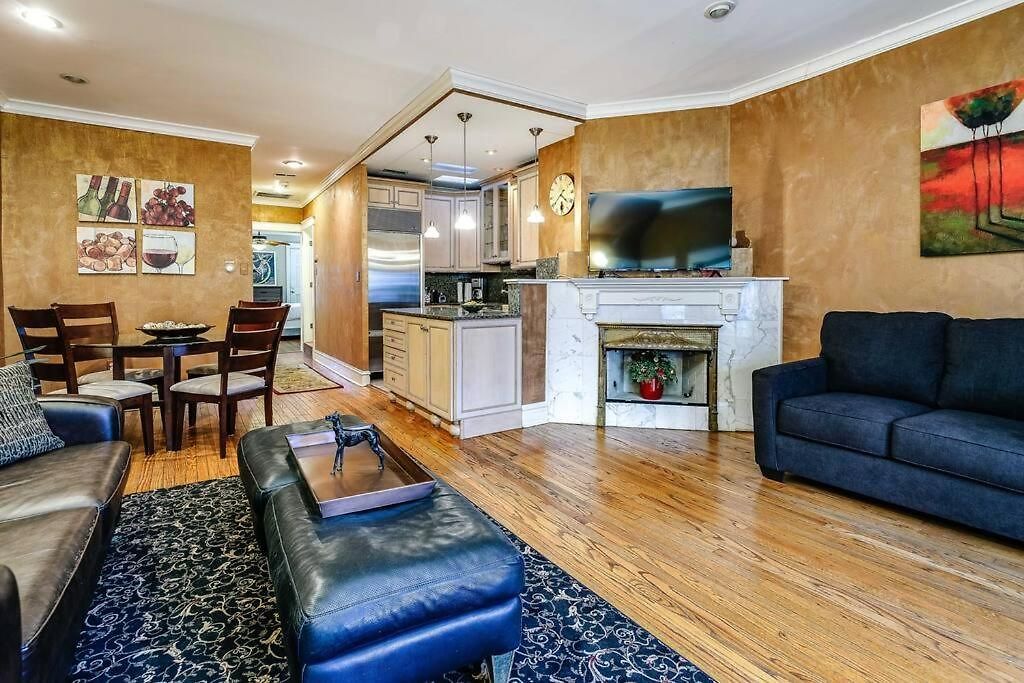 Historic And Unique Brownstone In Gold Coast - Downtown - 3 Apartment *