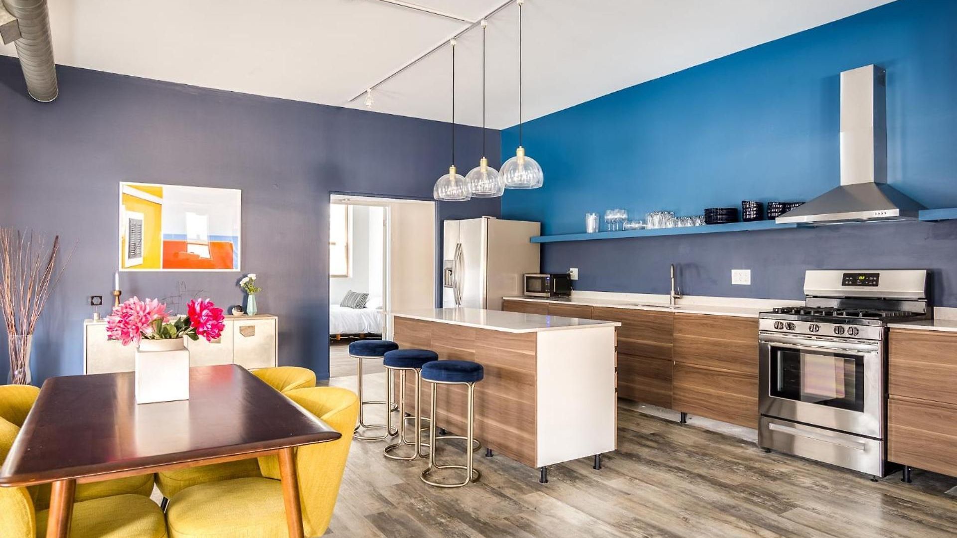 Beautifully Remodeled Second Floor Flat In River North With Private Rooftop - 2s Apartment Chicago
