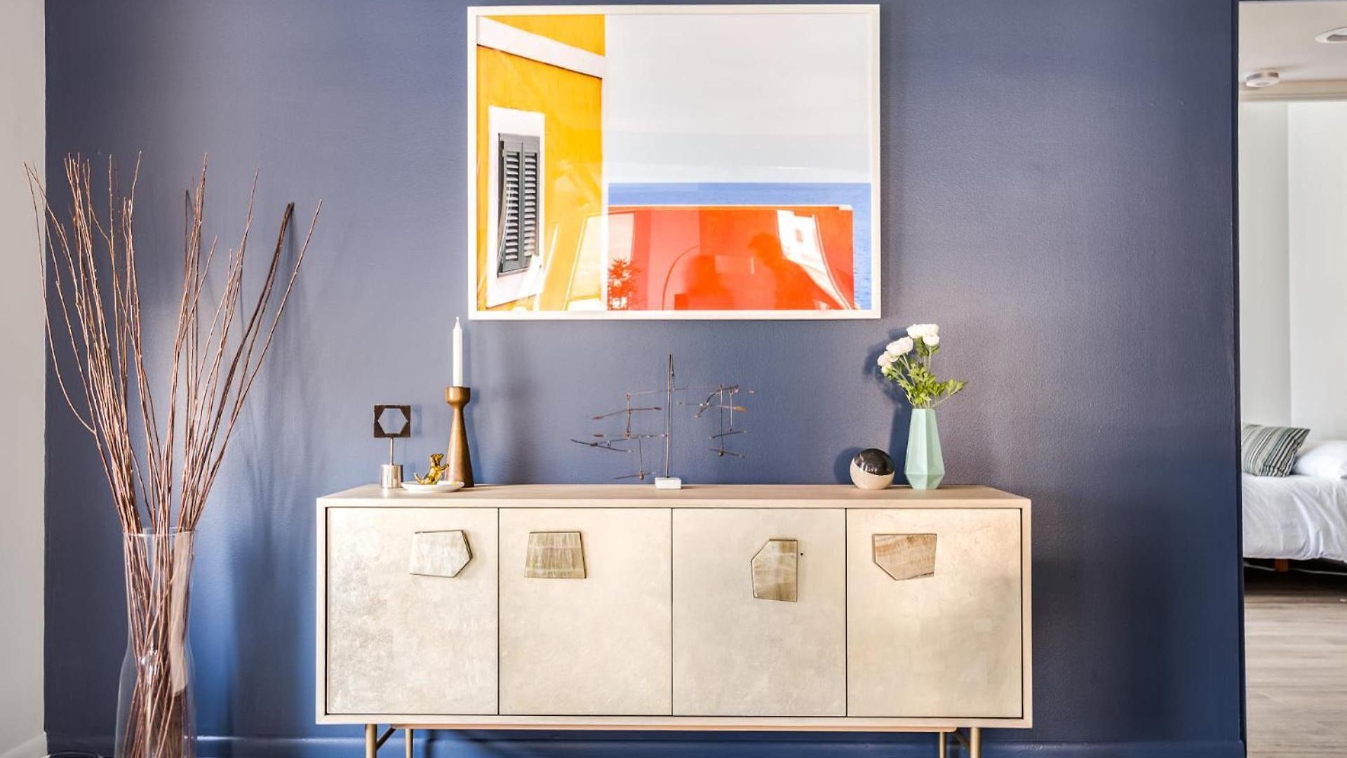 Beautifully Remodeled Second Floor Flat In River North With Private Rooftop - 2s