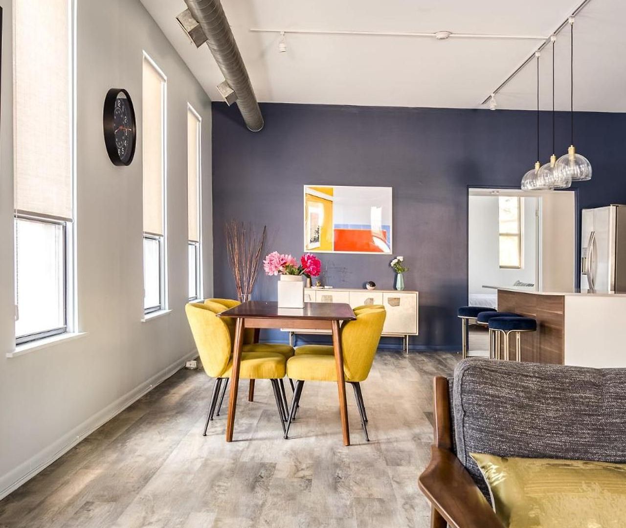 Beautifully Remodeled Second Floor Flat In River North With Private Rooftop - 2s Apartment Chicago