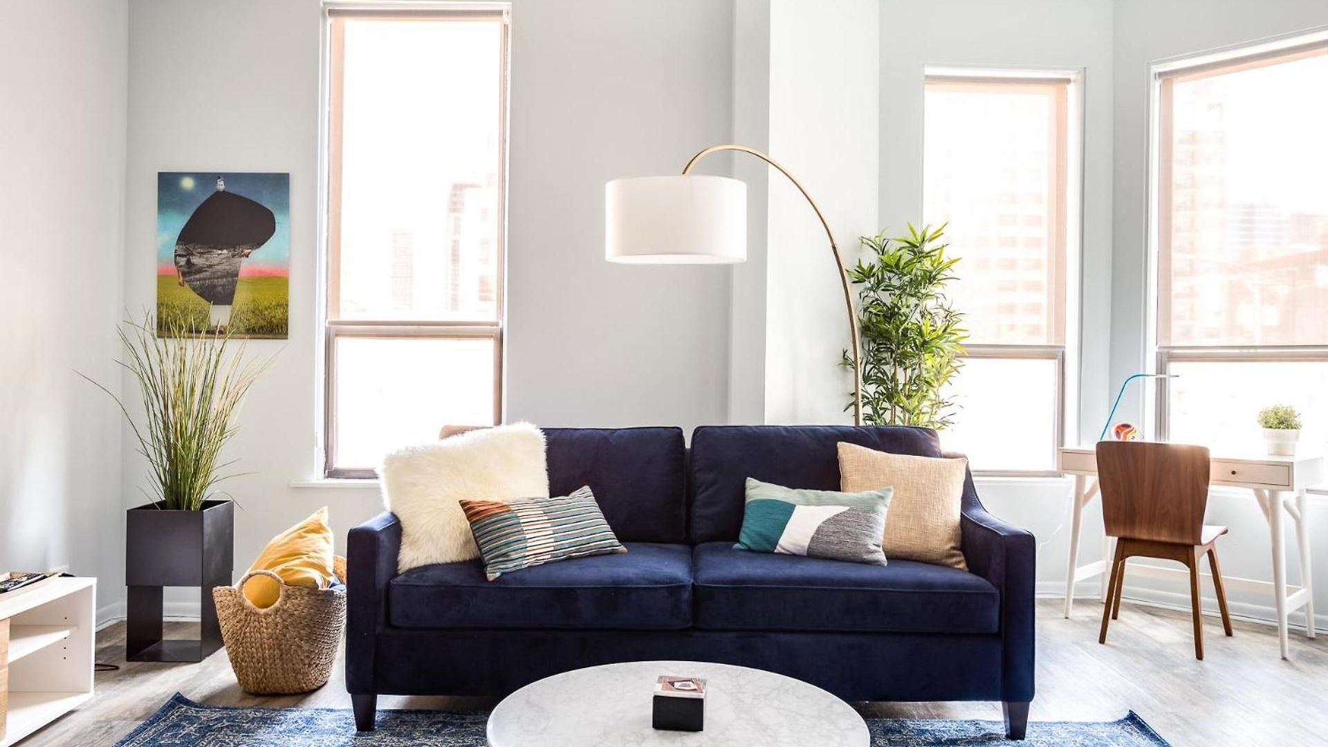 Beautifully Remodeled Second Floor Flat In River North With Private Rooftop - 2s Apartment