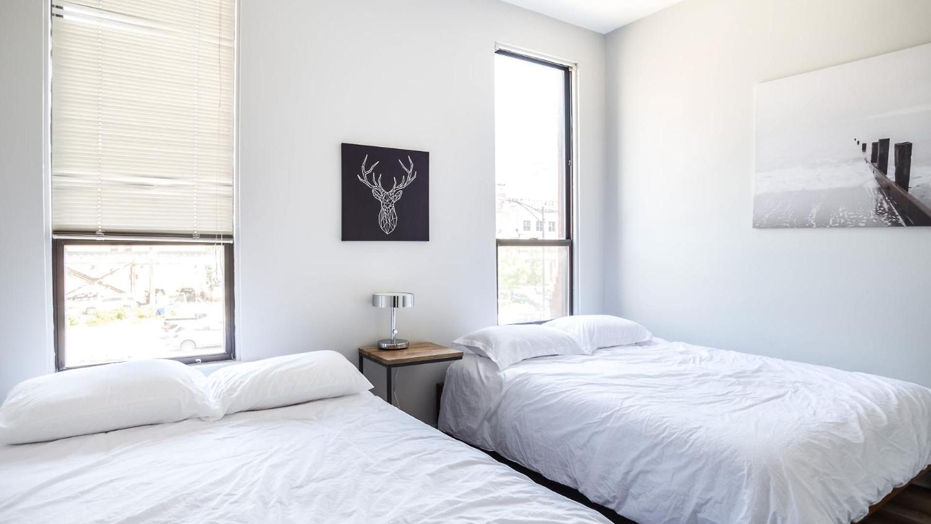 Beautifully Remodeled Second Floor Flat In River North With Private Rooftop - 2s Apartment Chicago