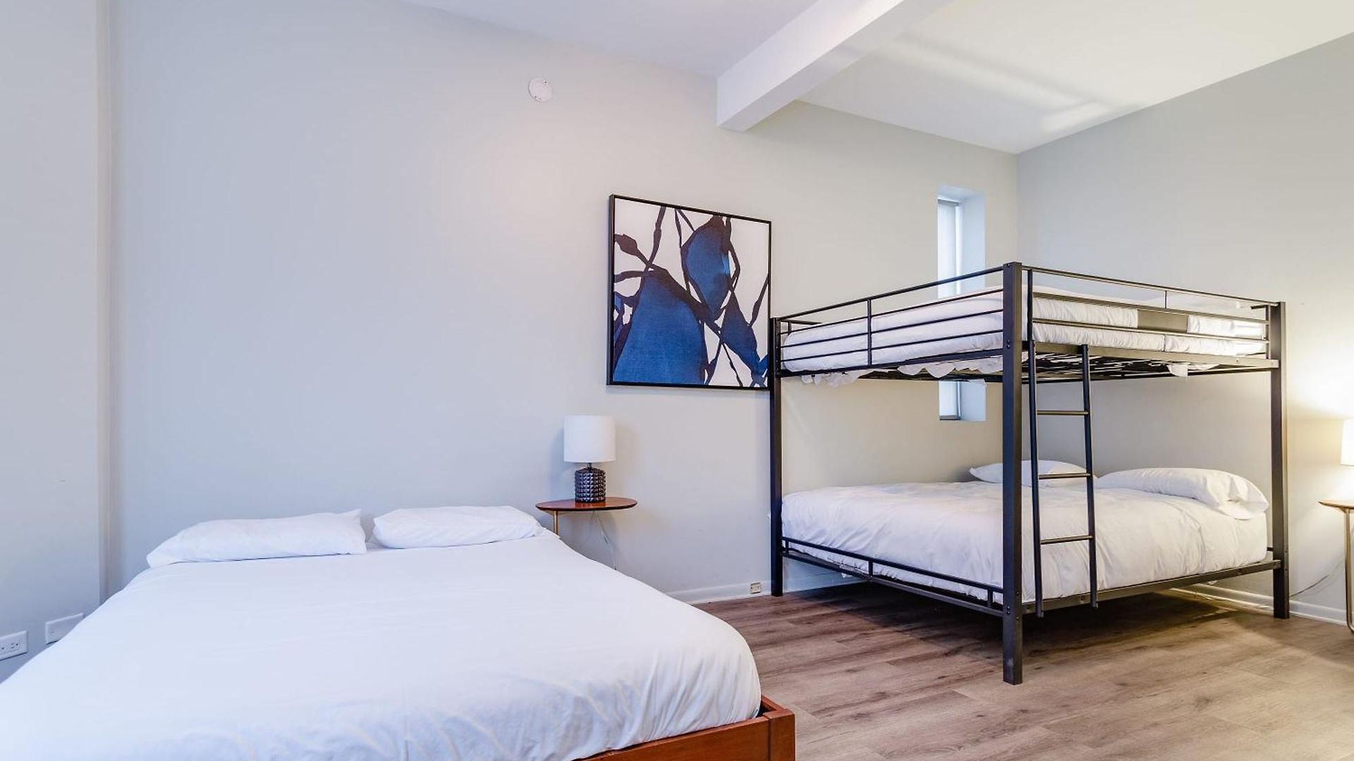 Beautifully Remodeled Second Floor Flat In River North With Private Rooftop - 2s Apartment *