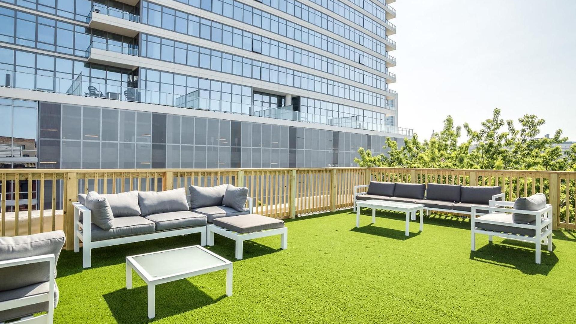 Beautifully Remodeled Second Floor Flat In River North With Private Rooftop - 2s Chicago
