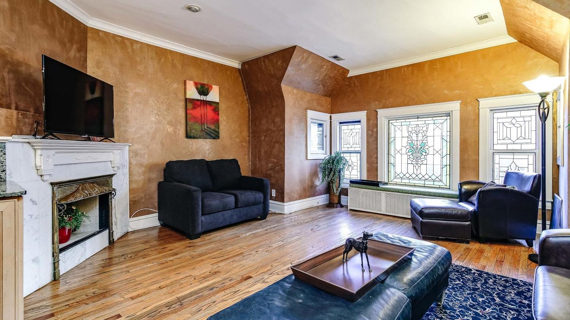 Historic And Unique Brownstone In Gold Coast - Downtown - 3 Apartment *