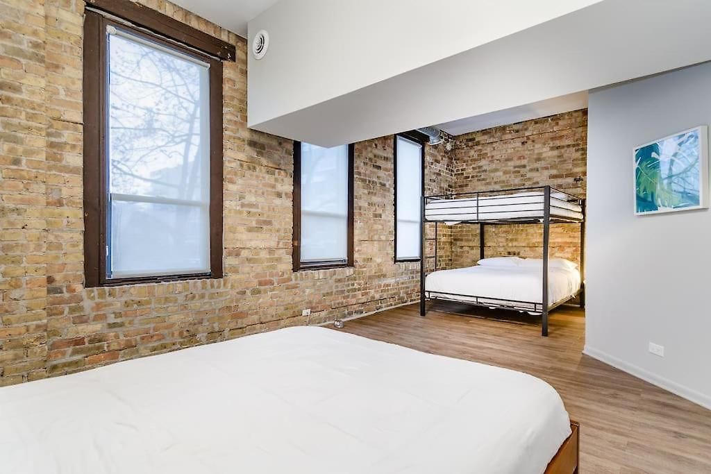 Beautifully Remodeled Third Floor Flat In River North - 3n Chicago