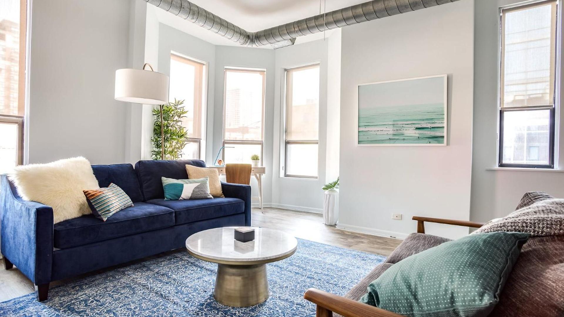 Apartment Beautifully Remodeled Second Floor Flat In River North With Private Rooftop - 2s