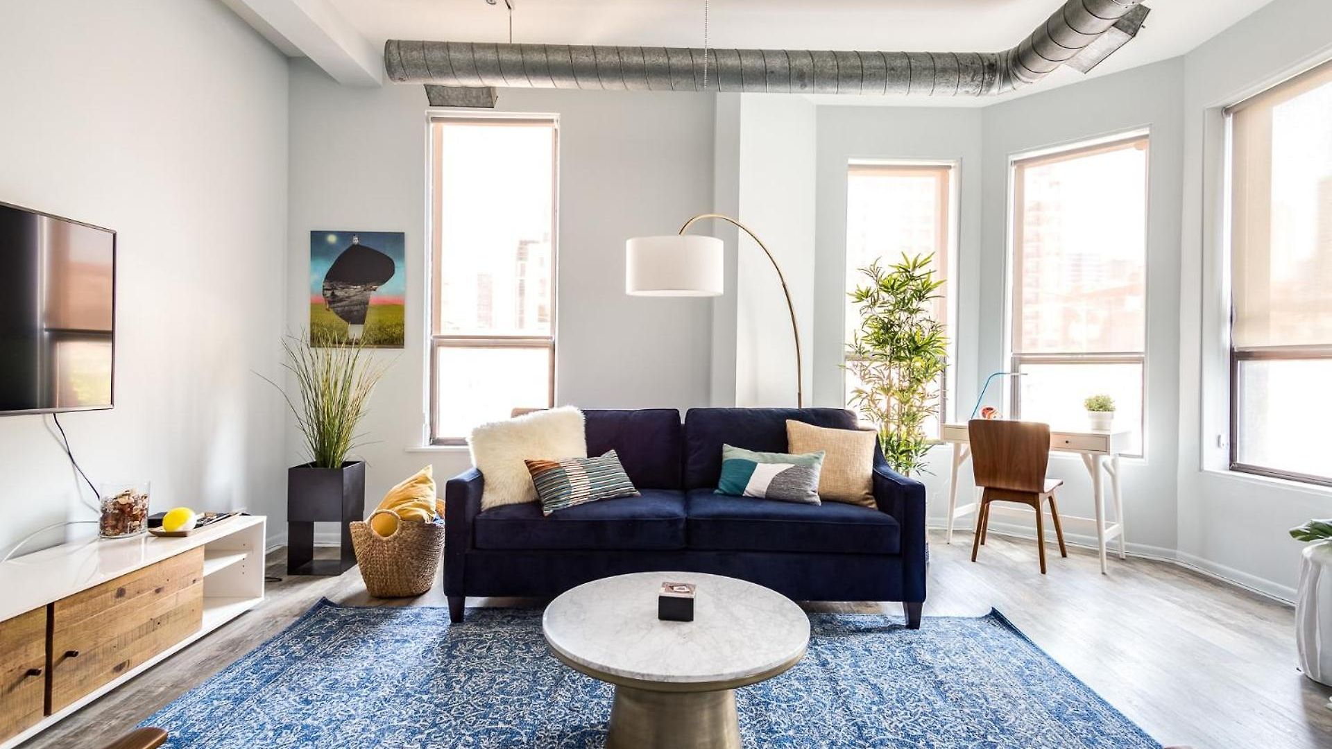 Beautifully Remodeled Second Floor Flat In River North With Private Rooftop - 2s Chicago