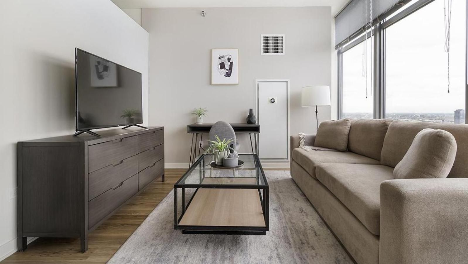 Apartment Landing At Next - In Near North Side *