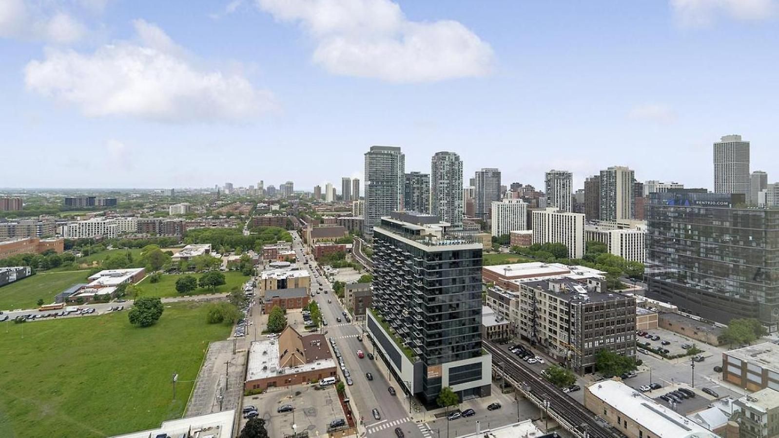 Apartment Landing At Next - In Near North Side *