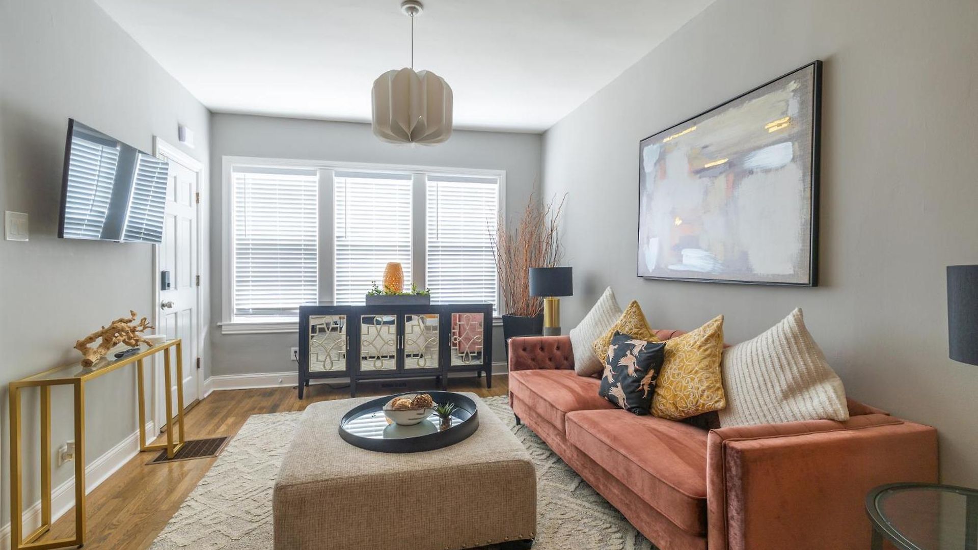 Red Robin - Wicker Park Apartment Chicago