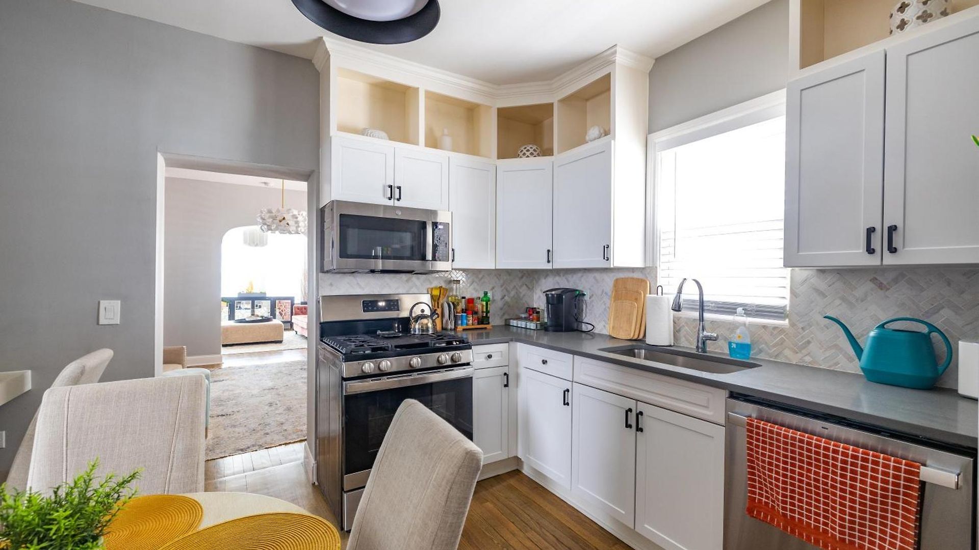 Red Robin - Wicker Park Apartment *