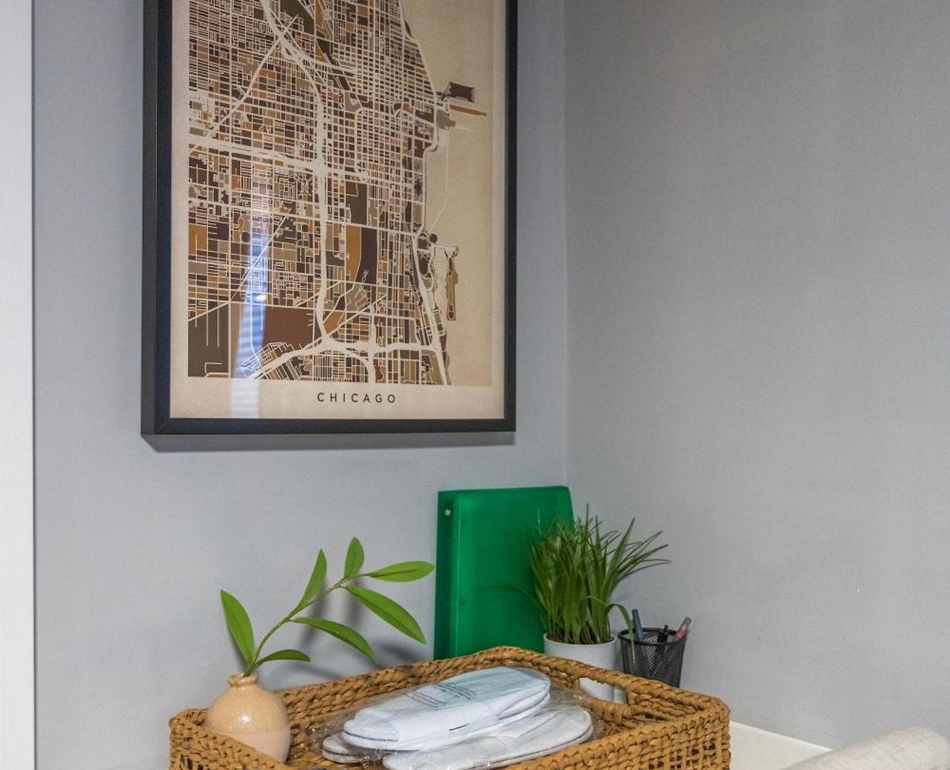 Red Robin - Wicker Park Apartment *